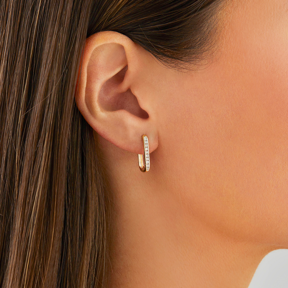 Anneaux courts en or jaune 10 K avec diamants totalisant 0,22 ct