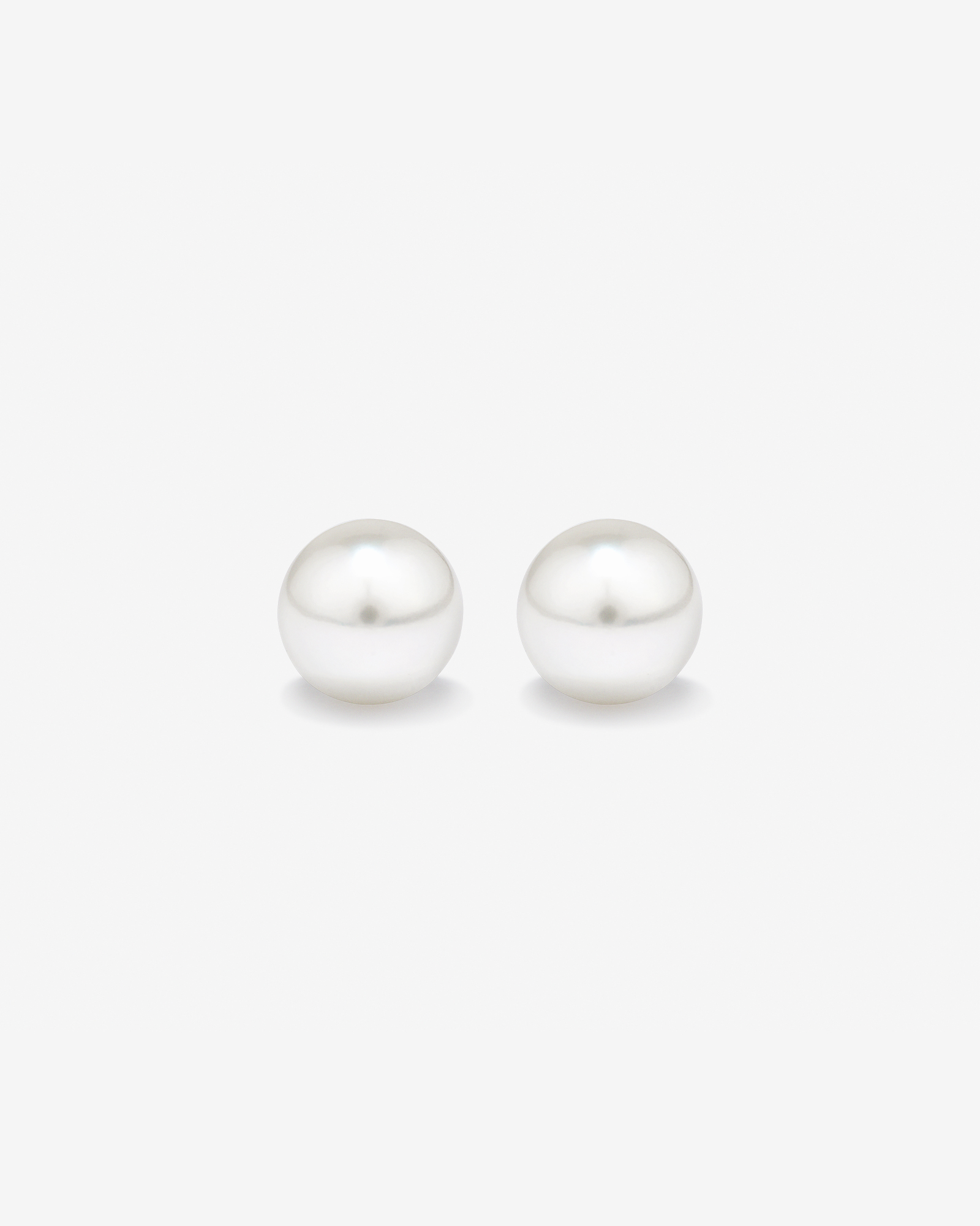 Stud Earrings with 4mm Round Cultured Freshwater Pearl in Silver
