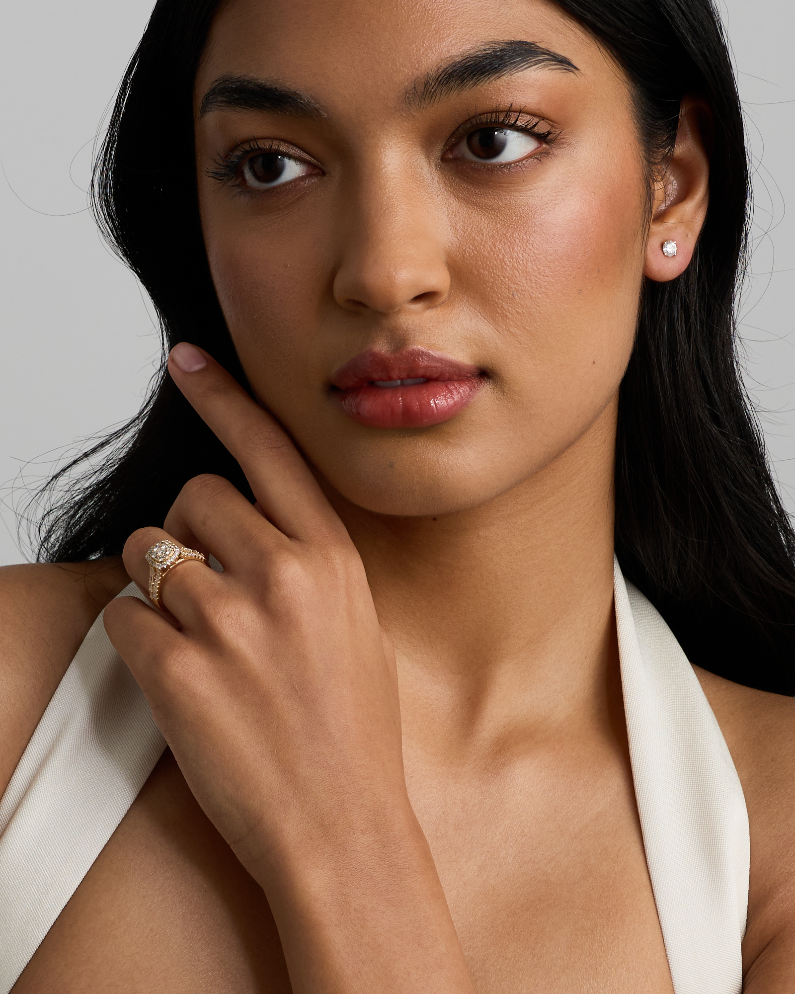 Bague en or jaune 14 carats sertie de diamants ronds brillants et baguettes (1,25 carat au total