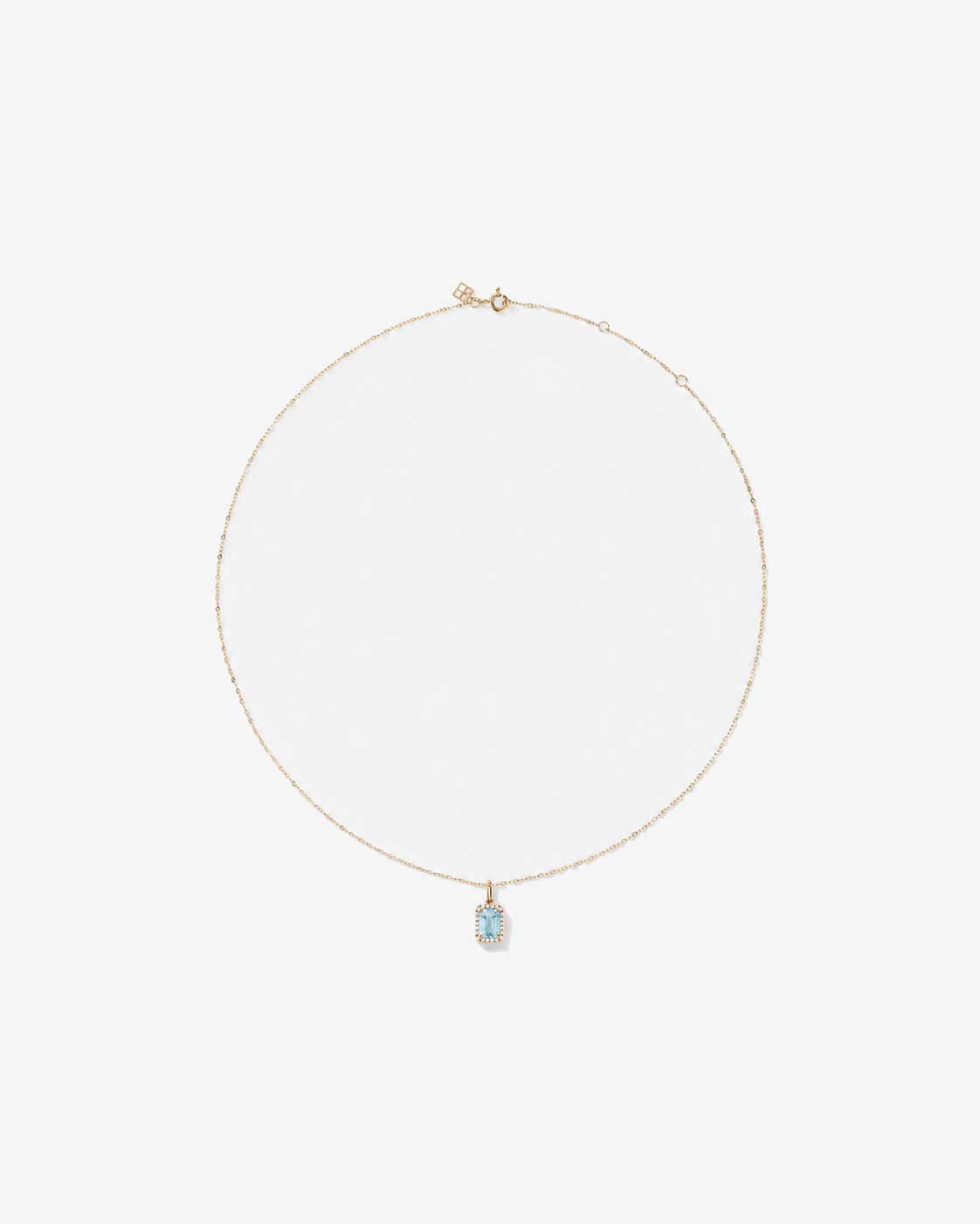 Pendentif halo Aigue-marine taille émeraude avec diamants et chaîne en or jaune 10 ct