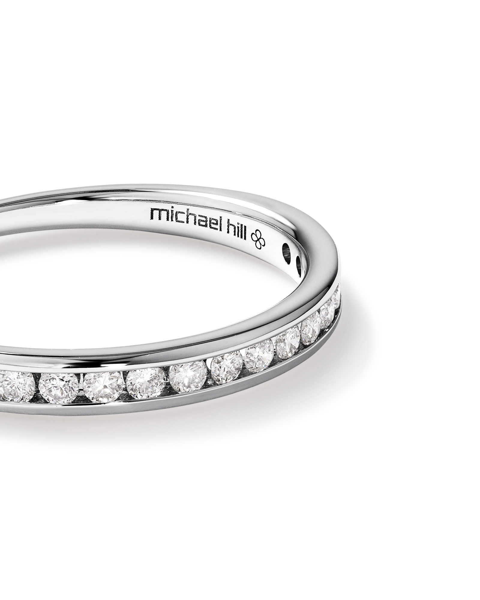 Alliance en or blanc 14 K avec diamants totalisant 0,25 ct