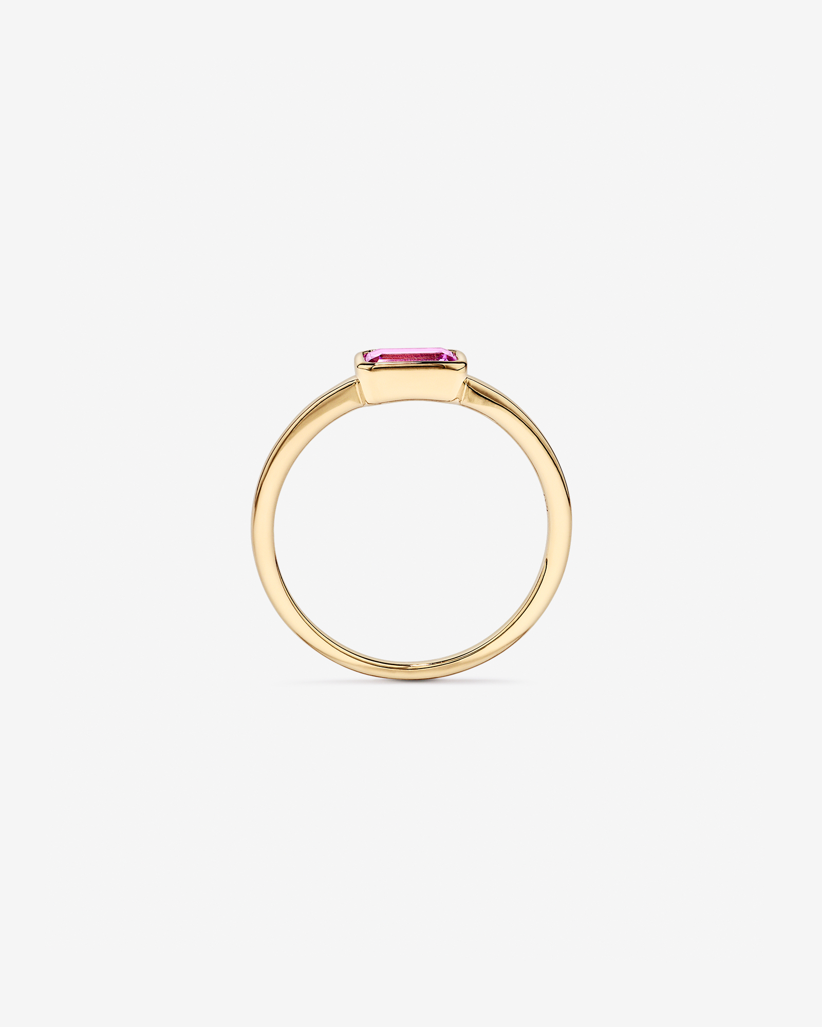 Anneau en lunette saphir sculpté d’est ouest or jaune 10 carats
