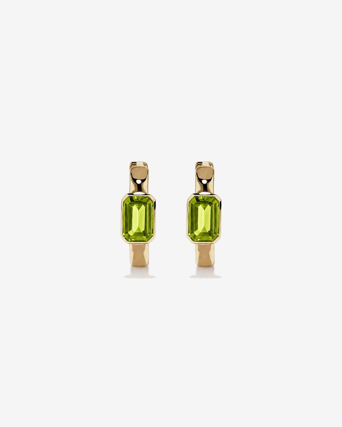 Boucles d'oreilles anneaux Péridot serties clos en or jaune 10 ct
