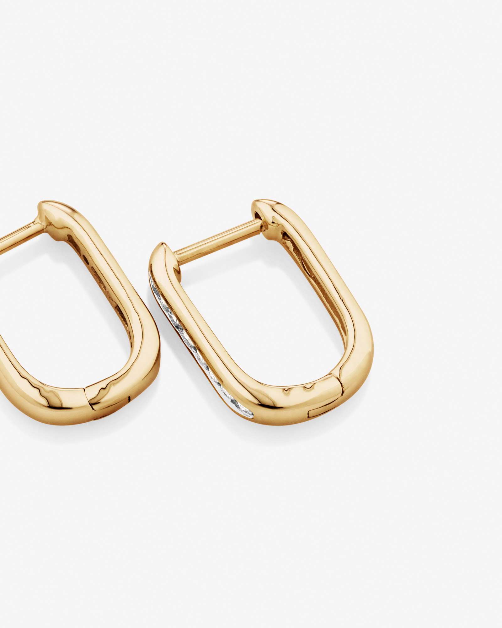 Anneaux courts en or jaune 10 K avec diamants totalisant 0,14 ct