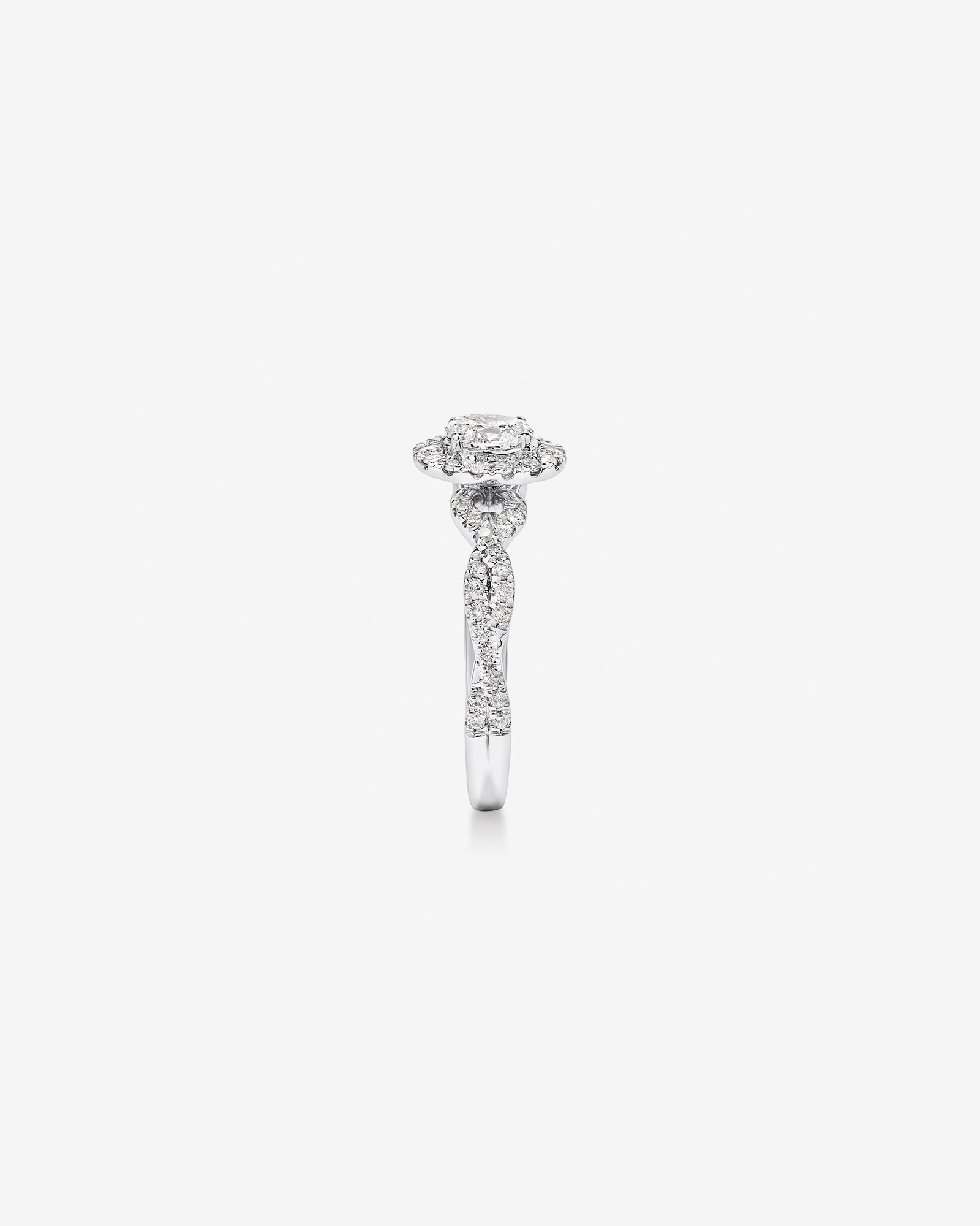 0,75 Carat Poids Total Bague De Fiançailles En Diamant Coupe Ovale Avec Halo Accent Torsadé, En Or Blanc 14 Ct