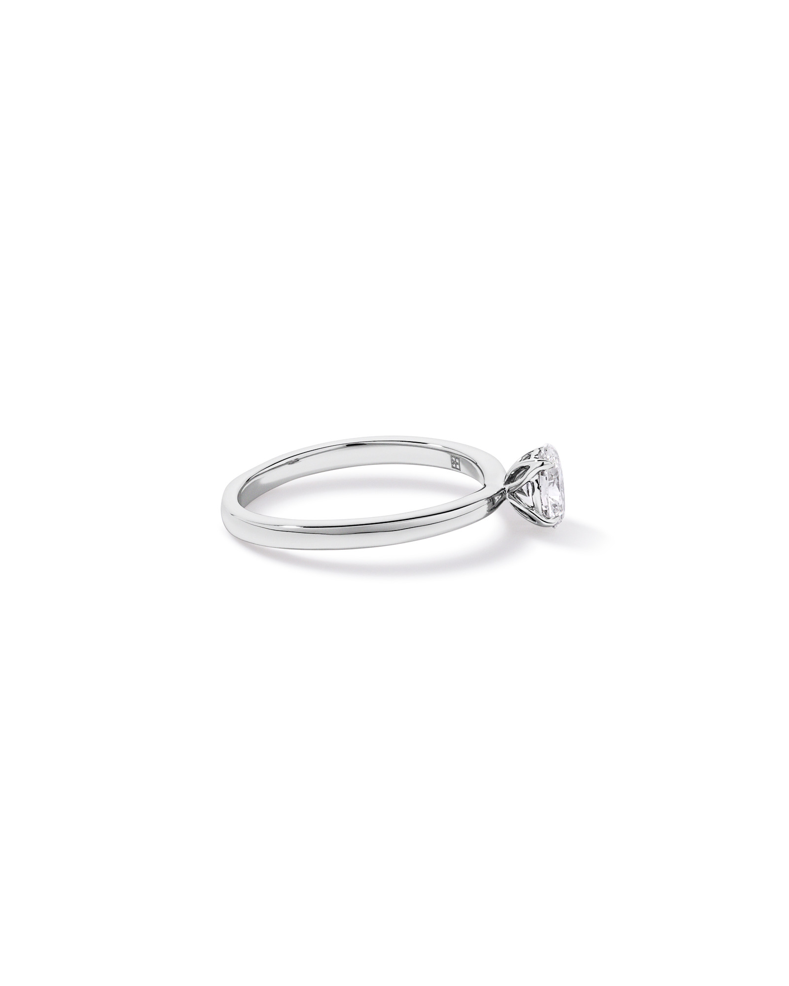 Bague solitaire ovale TW 0,50 carat en platine recyclé