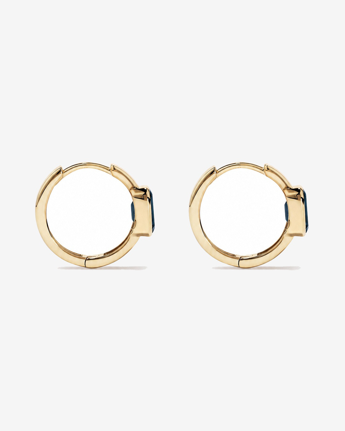 Boucles d'oreilles anneaux Topaze bleu London serties clos en or jaune 10 ct