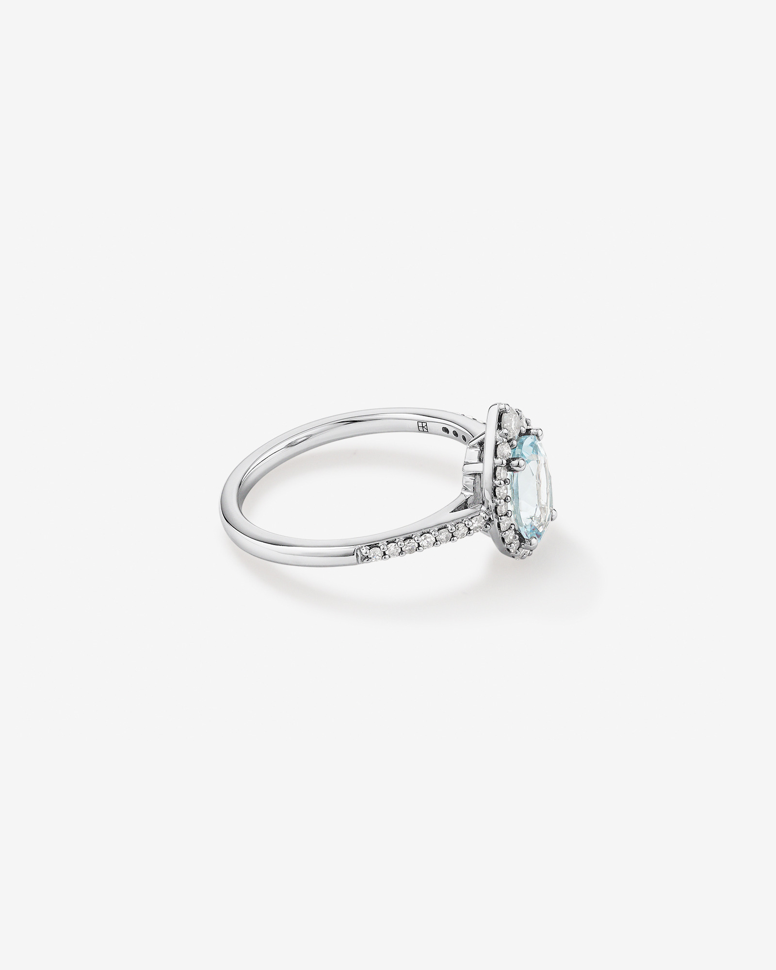 Bague Halo Avec Pierre Précieuse Aigue-Marine Bleue Taille Ovale Et 0,29 Carat Pt De Diamants En Or Blanc 10 Ct