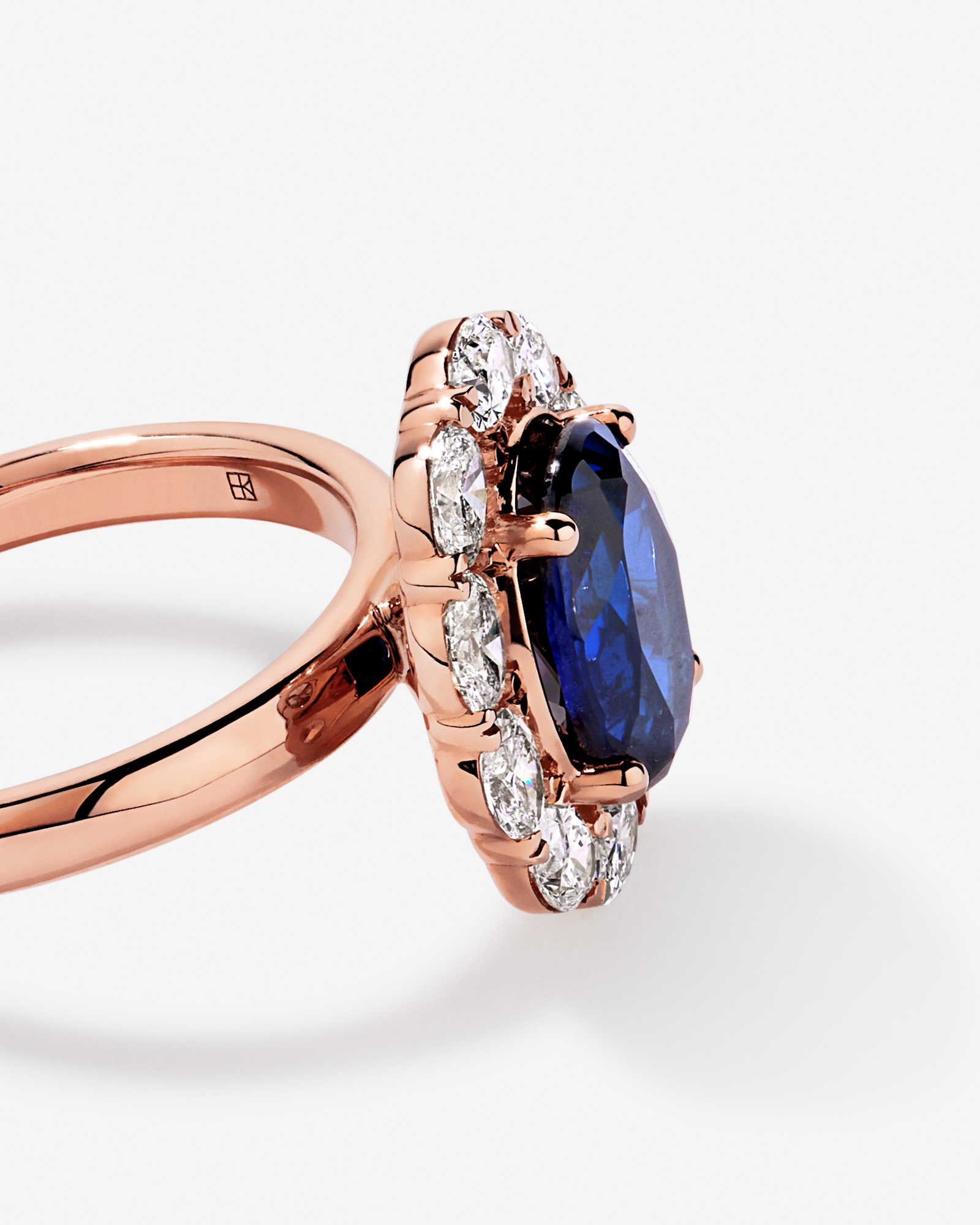 Création de la bague en diamant TW cultivée en laboratoire en saphir et 0,97 carat en or rose 10 carats