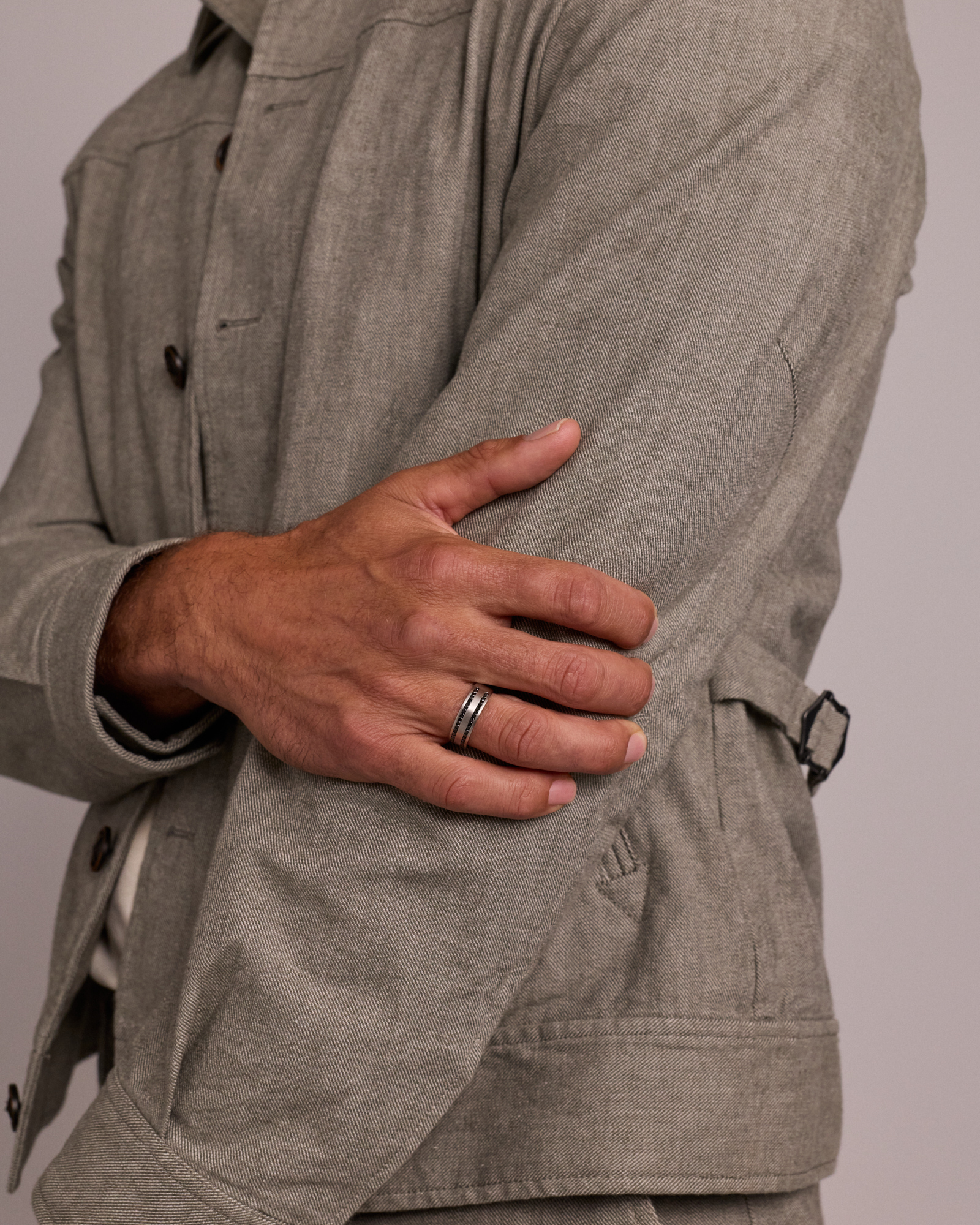 Bague pour hommes avec 0,50 TW carat de diamants noirs améliorés en platine