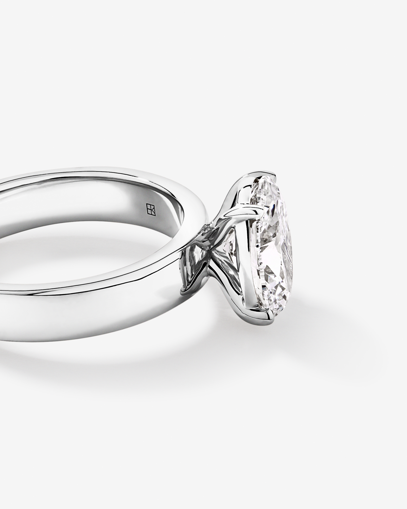 2.00TW Oval Laboratory-Grown Diamond Solitaire Ring in 14kt White Gold