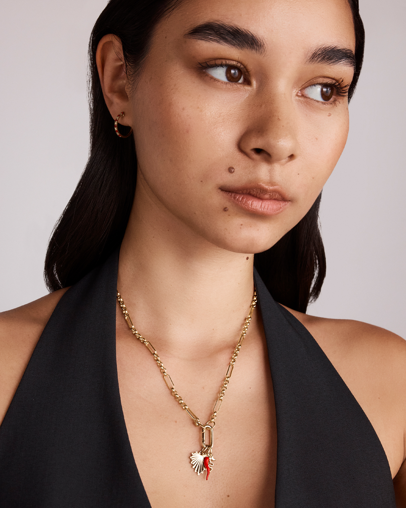 Boucles d'oreilles créoles 0,22 carat TW en diamants et rubis créés en or jaune 10 kt