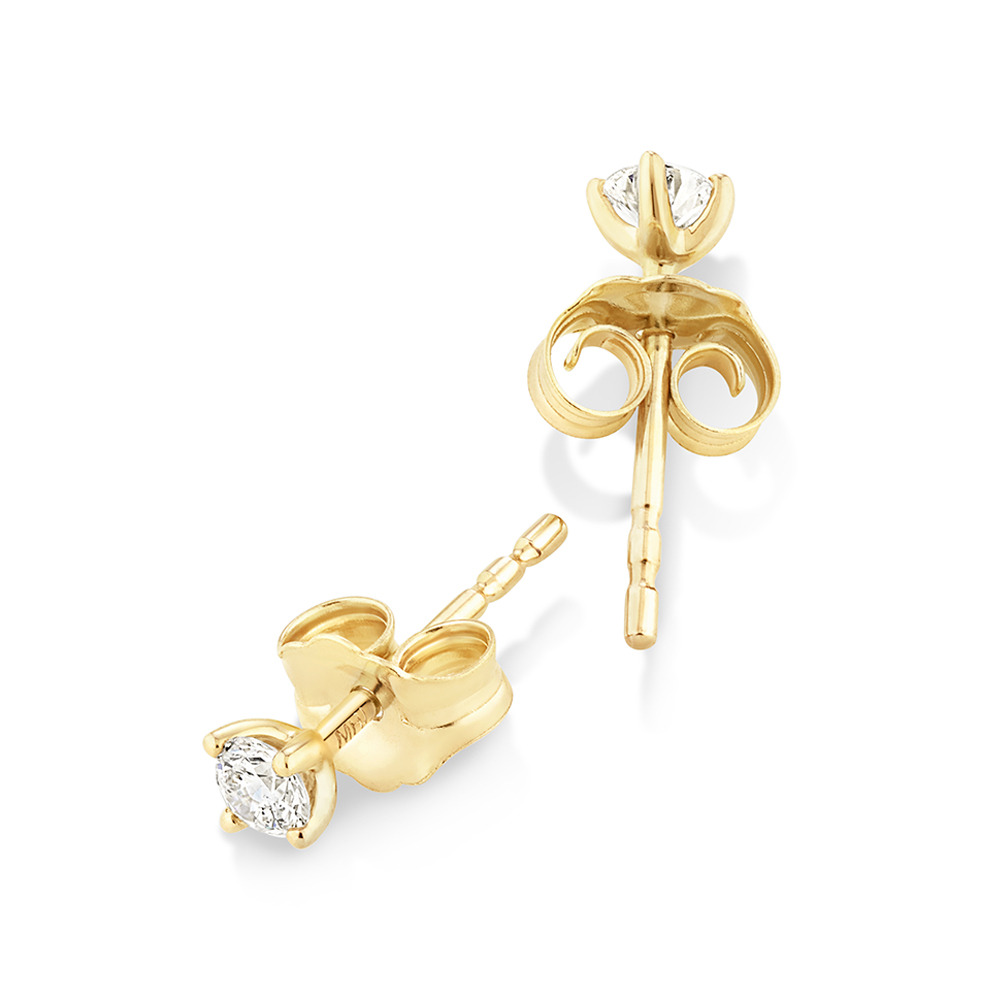 Boutons d'oreilles en or jaune 10 K ornés de diamants totalisant 0,15 ct