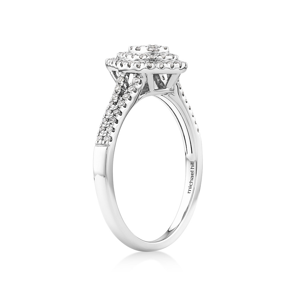 Bague halo de diamants en forme de poire de 0,30 carat en or blanc 10 kt