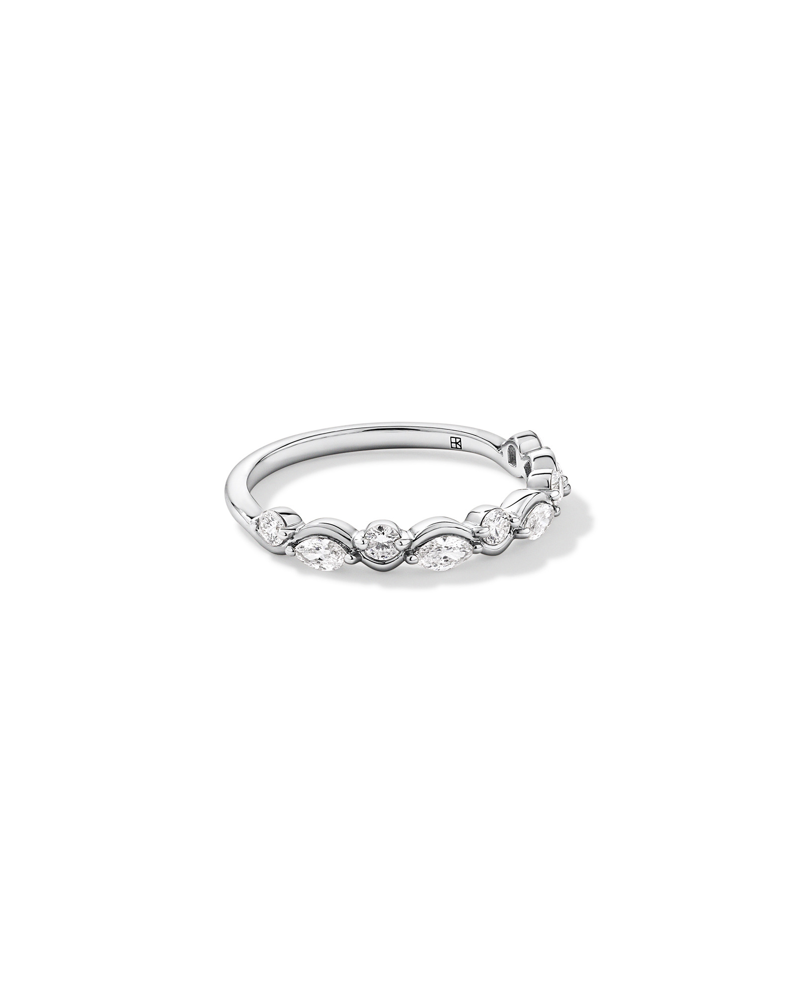 Alliance torsadée en or blanc 14 carats avec diamants taille marquise et brillant ronde (poids total de 0,43 carat)