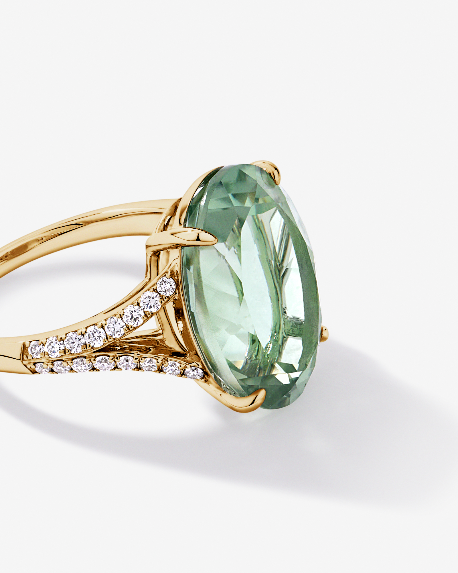 Bague ovale vert améthyste & diamant TW à tige fendue 0,33 carat en or jaune 10 carats