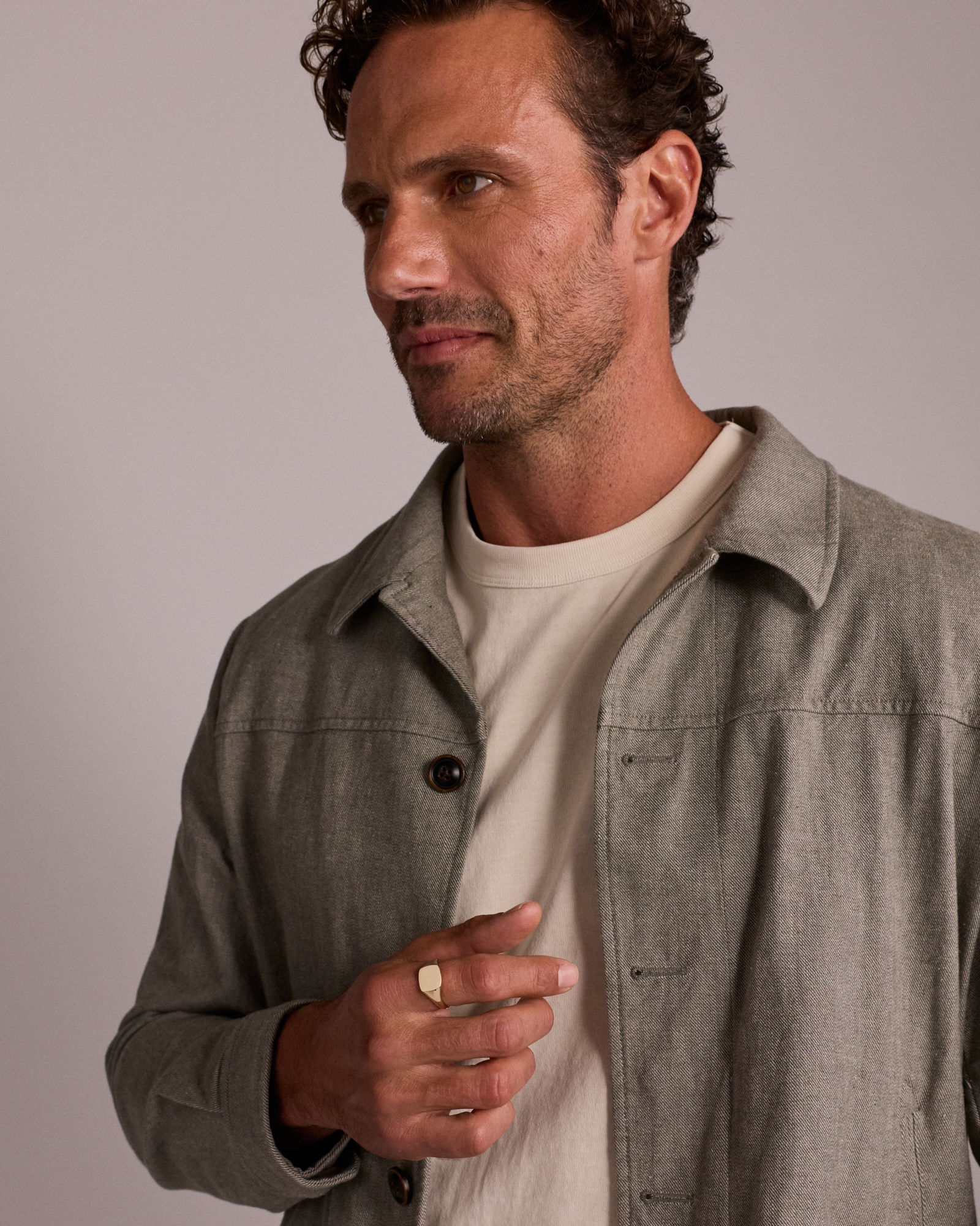 Bague chevalière carrée en or jaune 10 carats