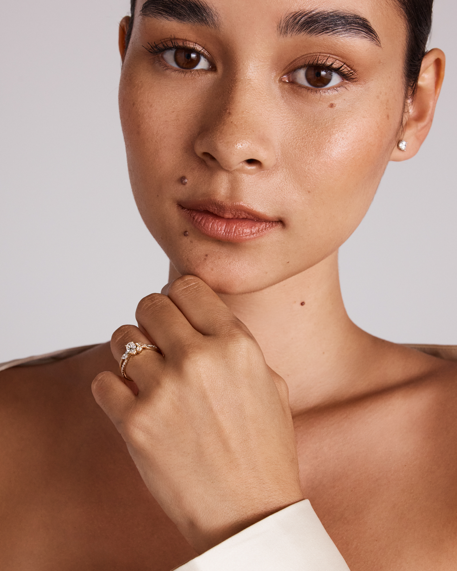 0,83 carat TW bague de fiançailles torsadée avec diamants ovales et marquise en or jaune 14 carats