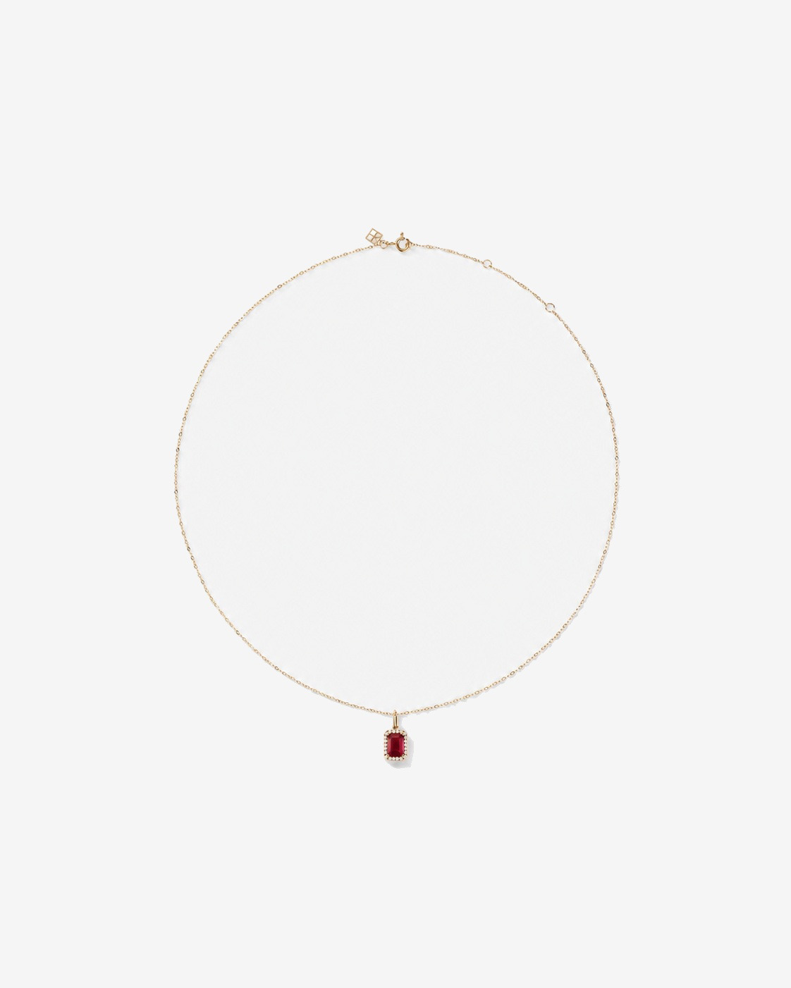 Pendentif halo Rubis créé taille émeraude avec diamants et chaîne en or jaune 10 ct