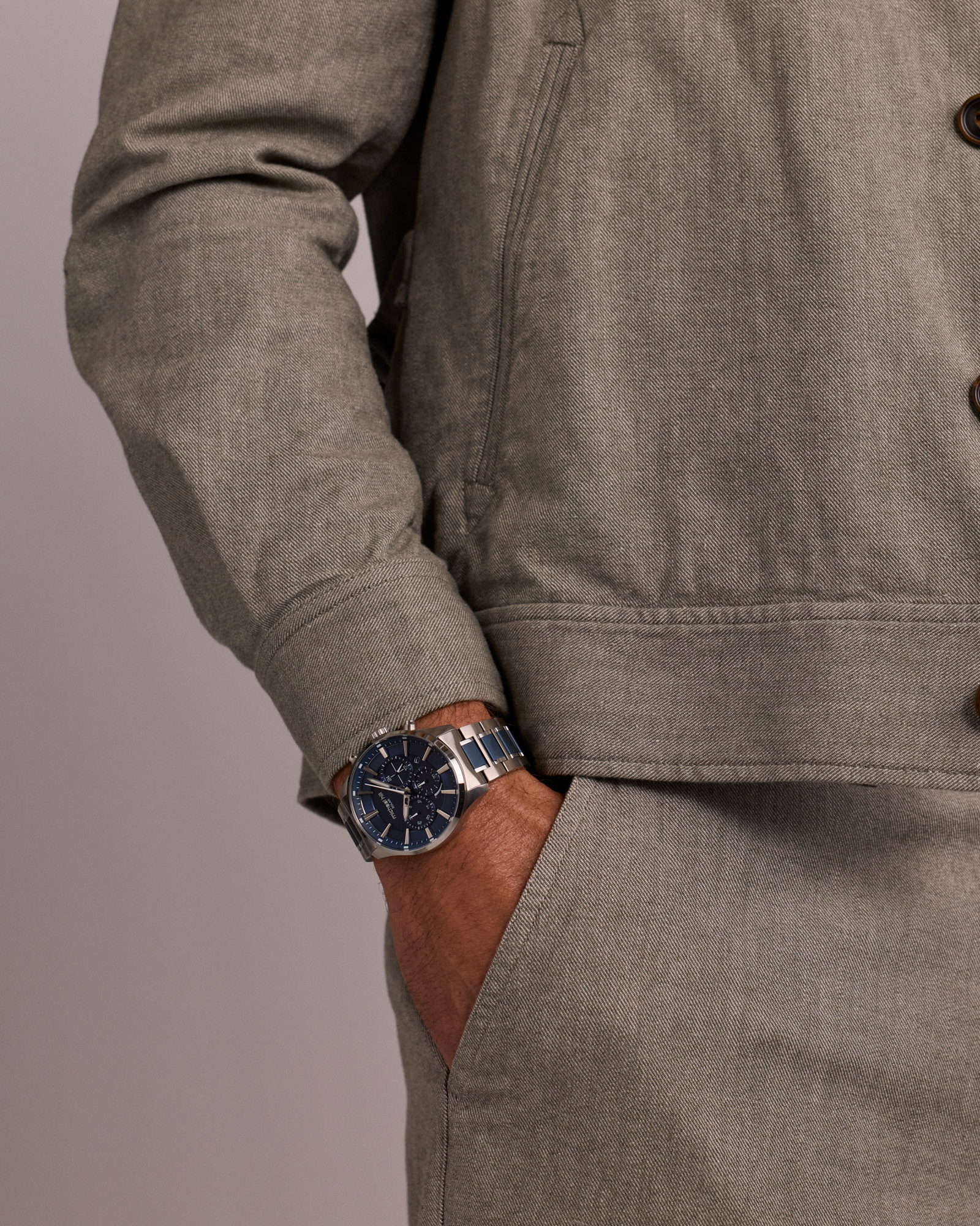 Montre à énergie solaire en acier inoxydable bleu pour homme