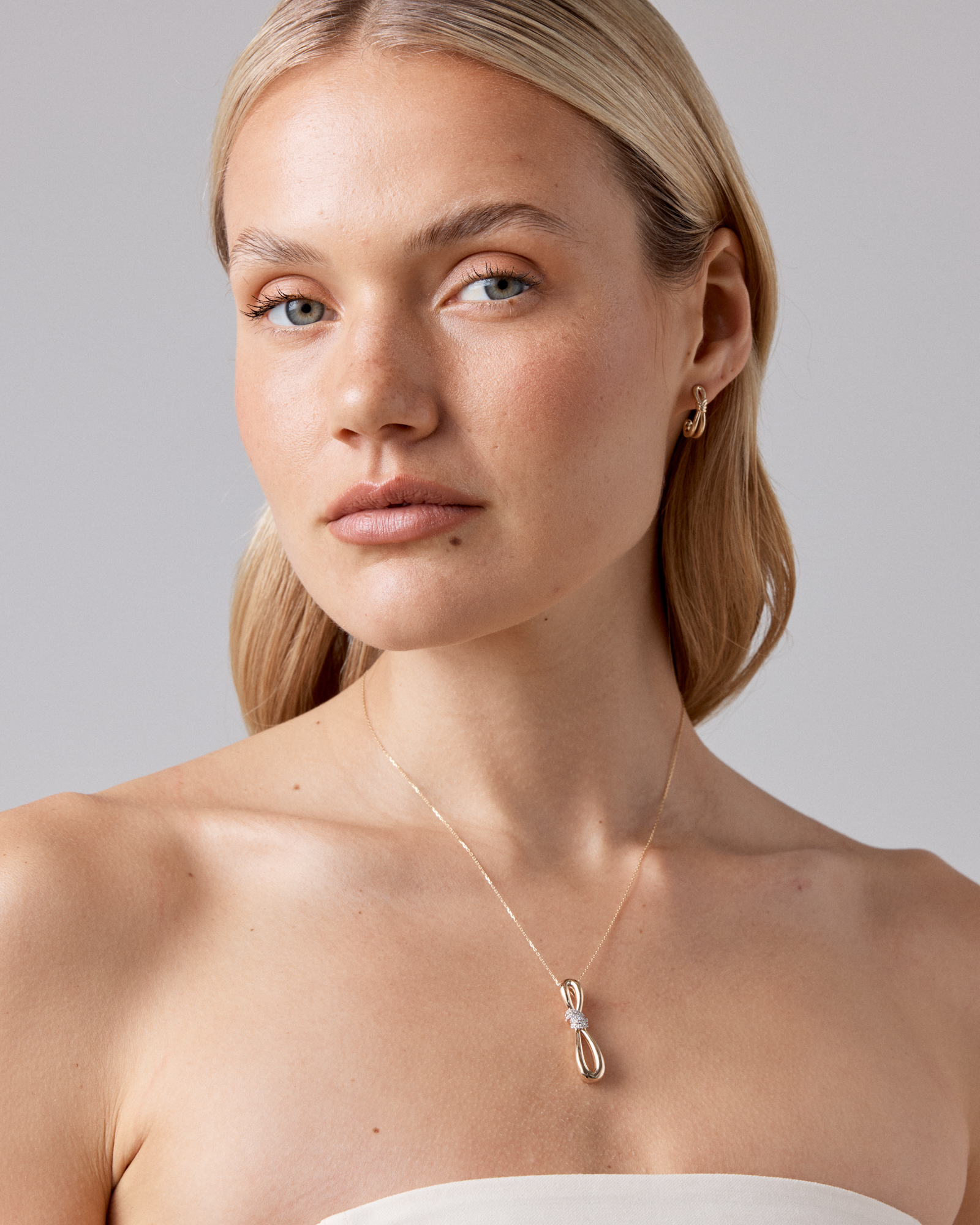 Pendentif à nœud de diamant TW de 0,17 carat en or jaune 10 carats