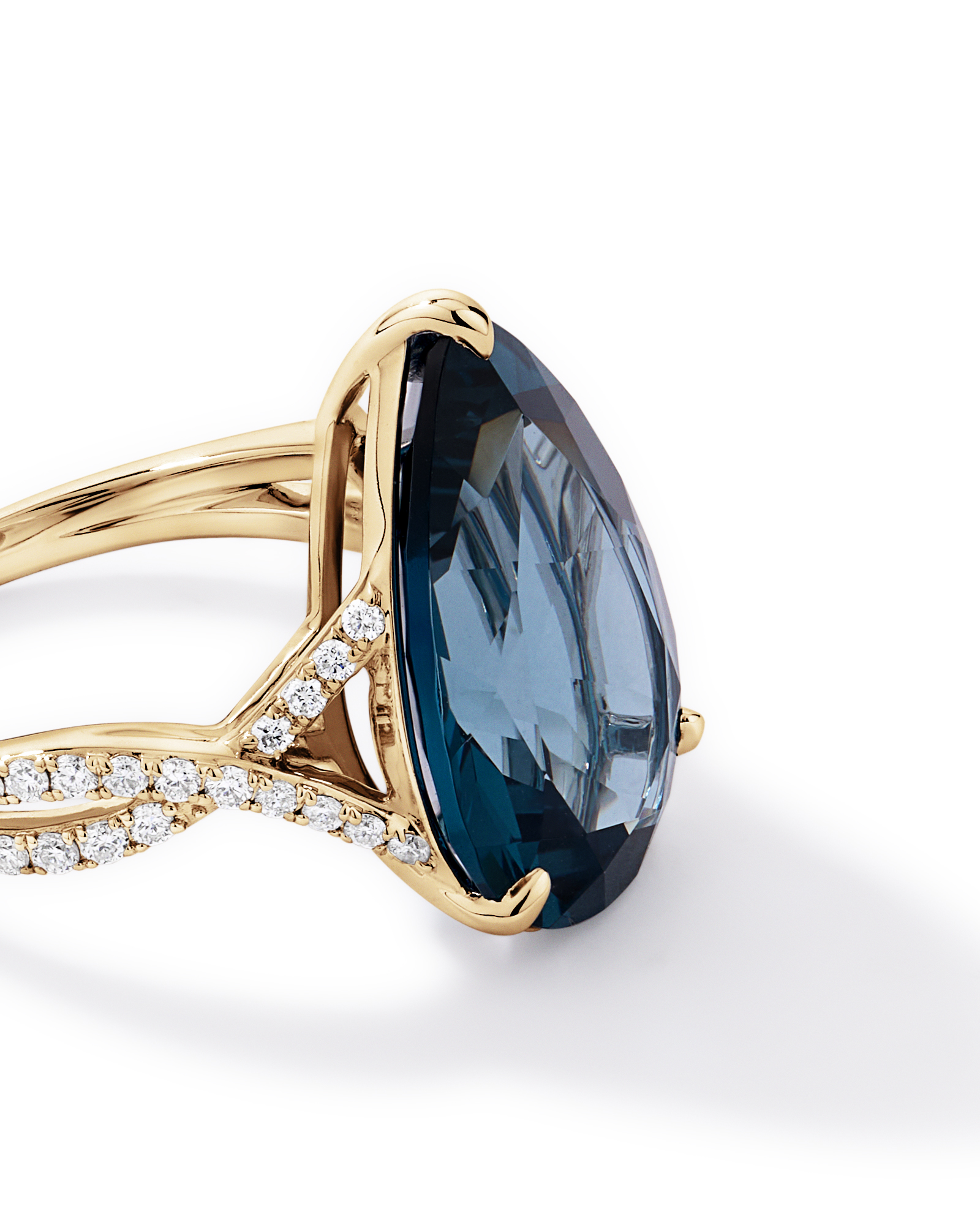 Bague torsadée en diamant London Turtle Cut poire & 0,28 carat TW or jaune 10 carats