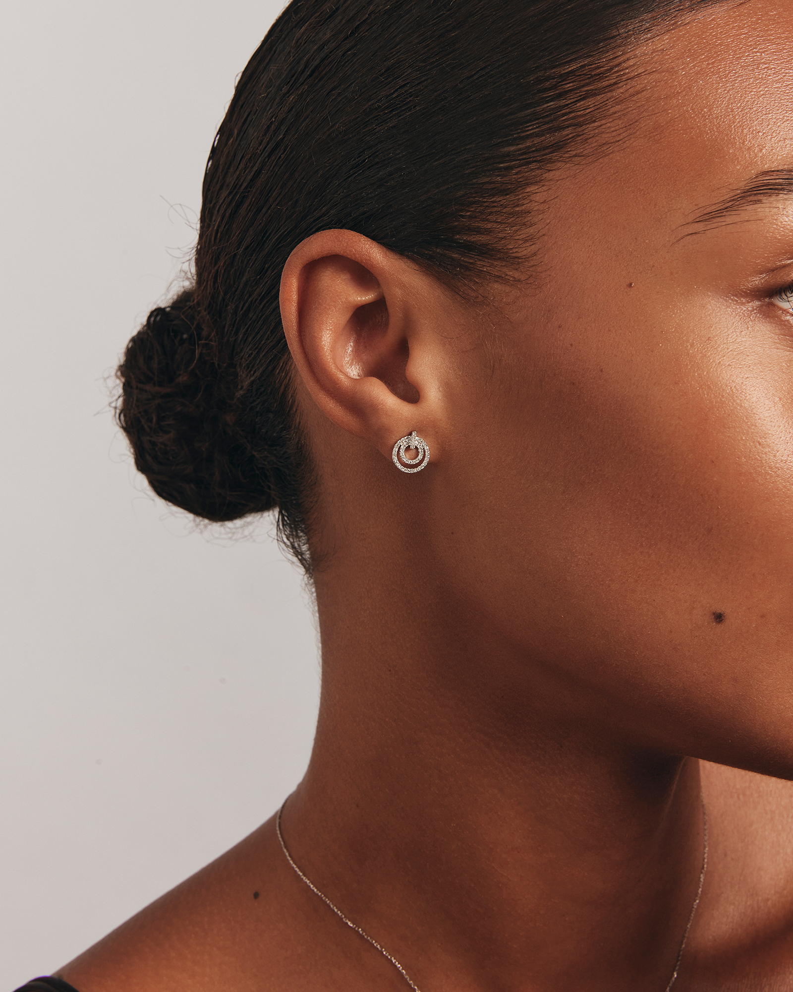 Boucles d'oreilles puces double cercle en diamant en argent sterling