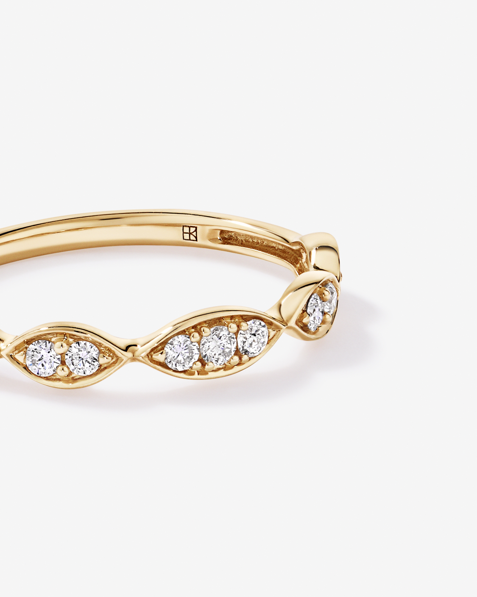 Alliance torsadée en or jaune 14 carats avec diamants (poids total 0,20 carat)