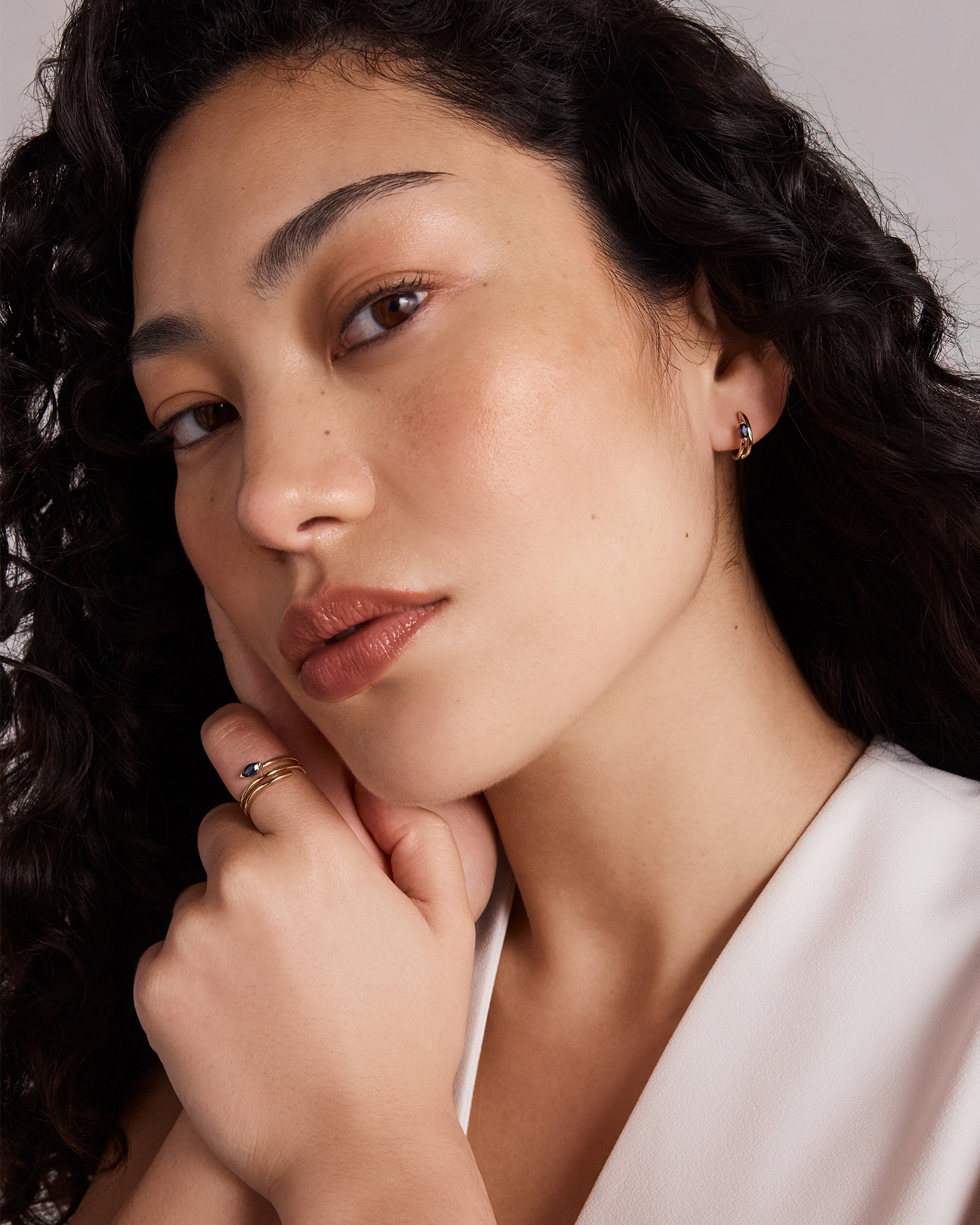 Boucles d’Oreilles Enveloppantes avec Saphirs Synthétiques Marquise en Or Jaune 10 carats