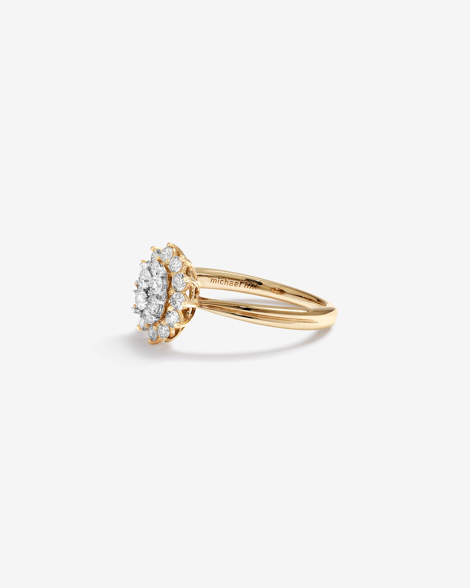Bague fantaisie en or jaune 14 K avec pavé de diamants totalisant 0,62 ct