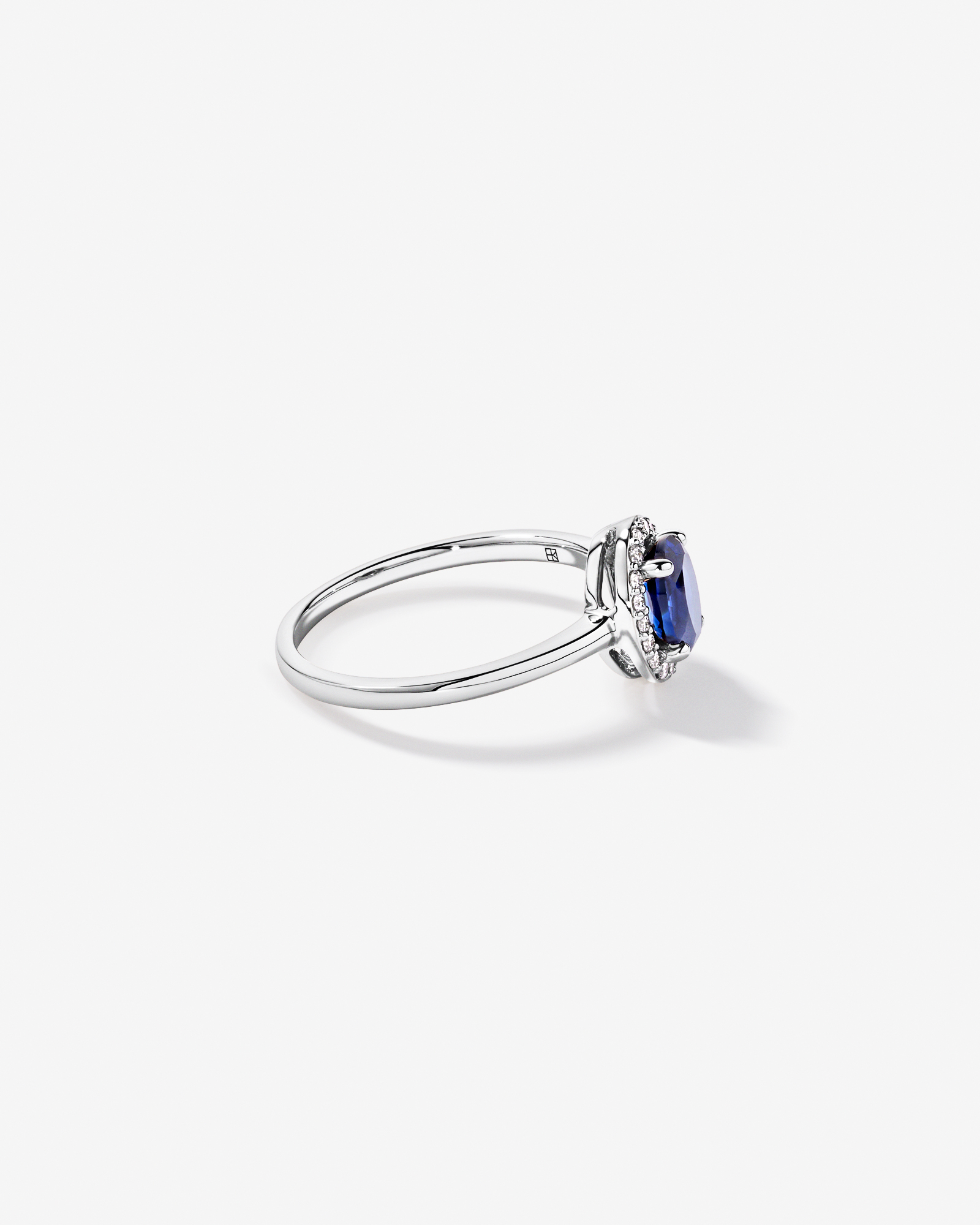 Création de la bague halo en diamant Sapphire & 0.10TW cultivée laboratoire or jaune 10kt et Rhodium