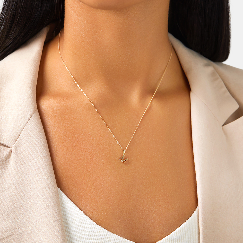 Collier à pendentif « M » en or jaune 10 K