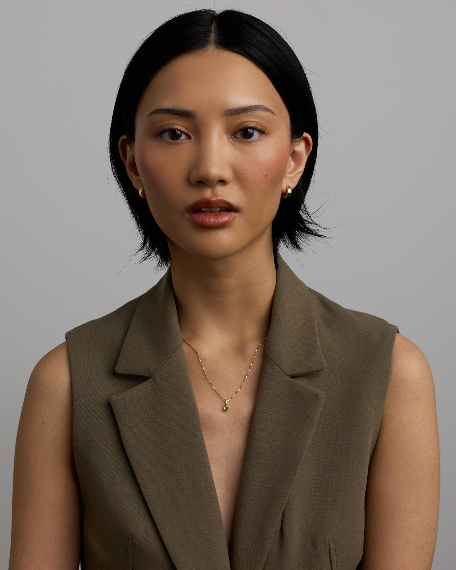 Round Green Peridot Birthstone Pendant in 10kt Yellow Gold