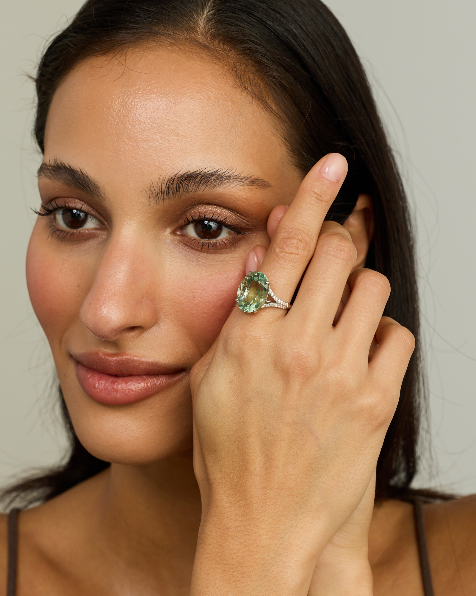 Oval Green Amethyst & 0.33 Carat TW Diamond Split Shank Ring 10kt Gold