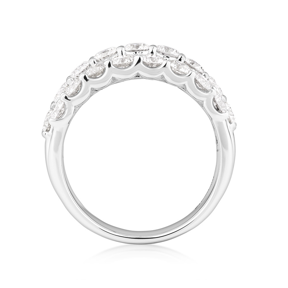 Bague en or blanc 14 K à diamants totalisant 3 ct