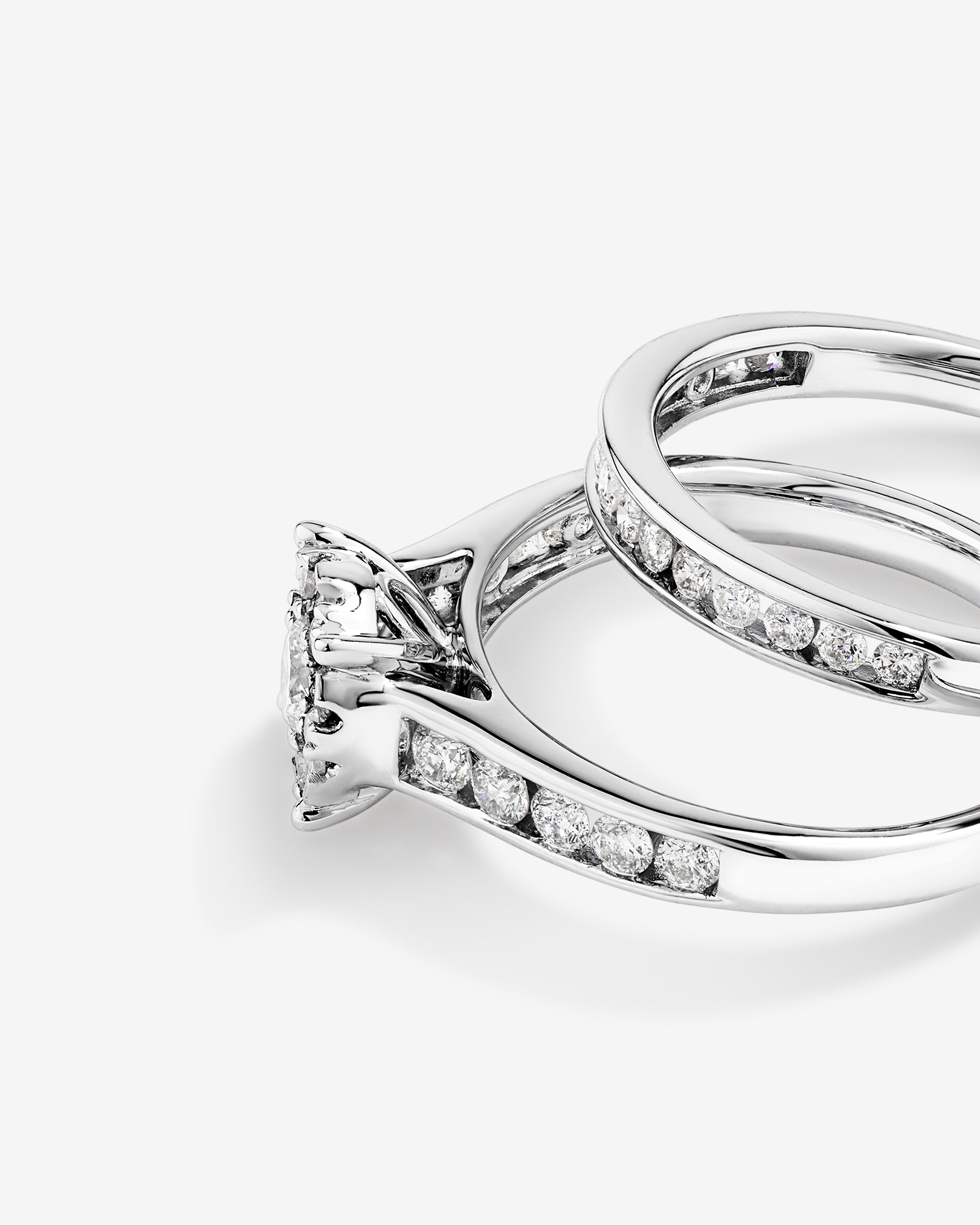 1,00 Carat Poids Total Ensemble Bague De Fiançailles En Diamant Rond Et Bande De Mariage Sertie En Canal, En Or Blanc 14 Ct