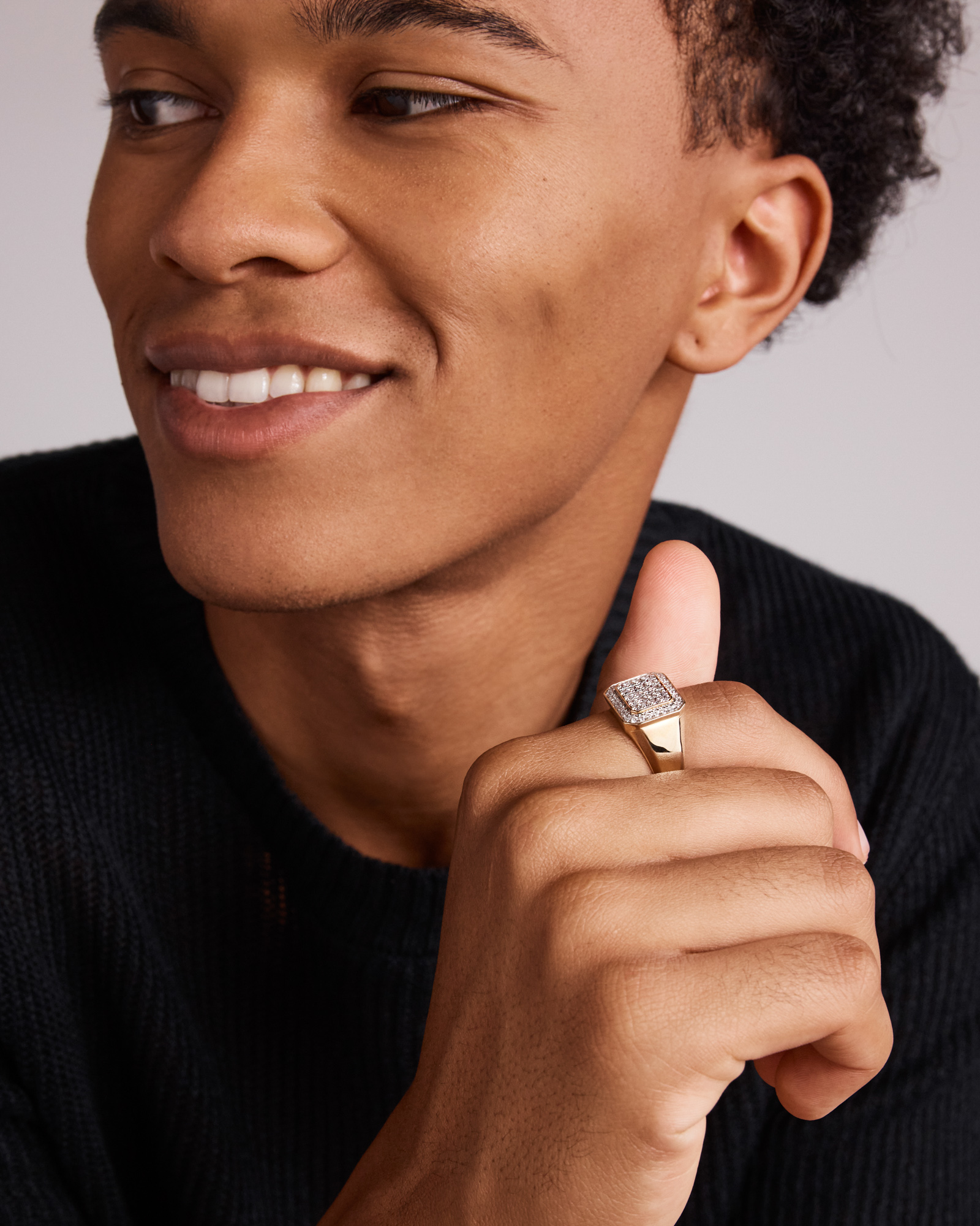 Bague chevalière ronde TW pavée de diamants brillants de 1,00 carat pour hommes en or jaune 10 carats