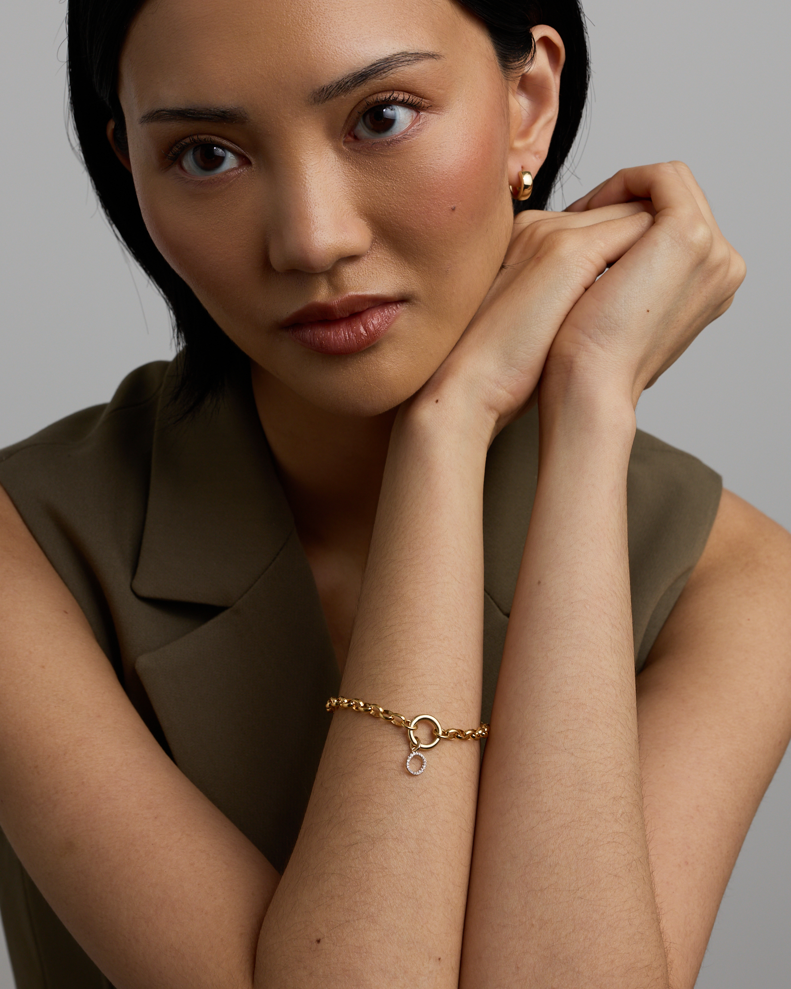 Diamond Letter O Initial Pendant in 10kt Yellow Gold