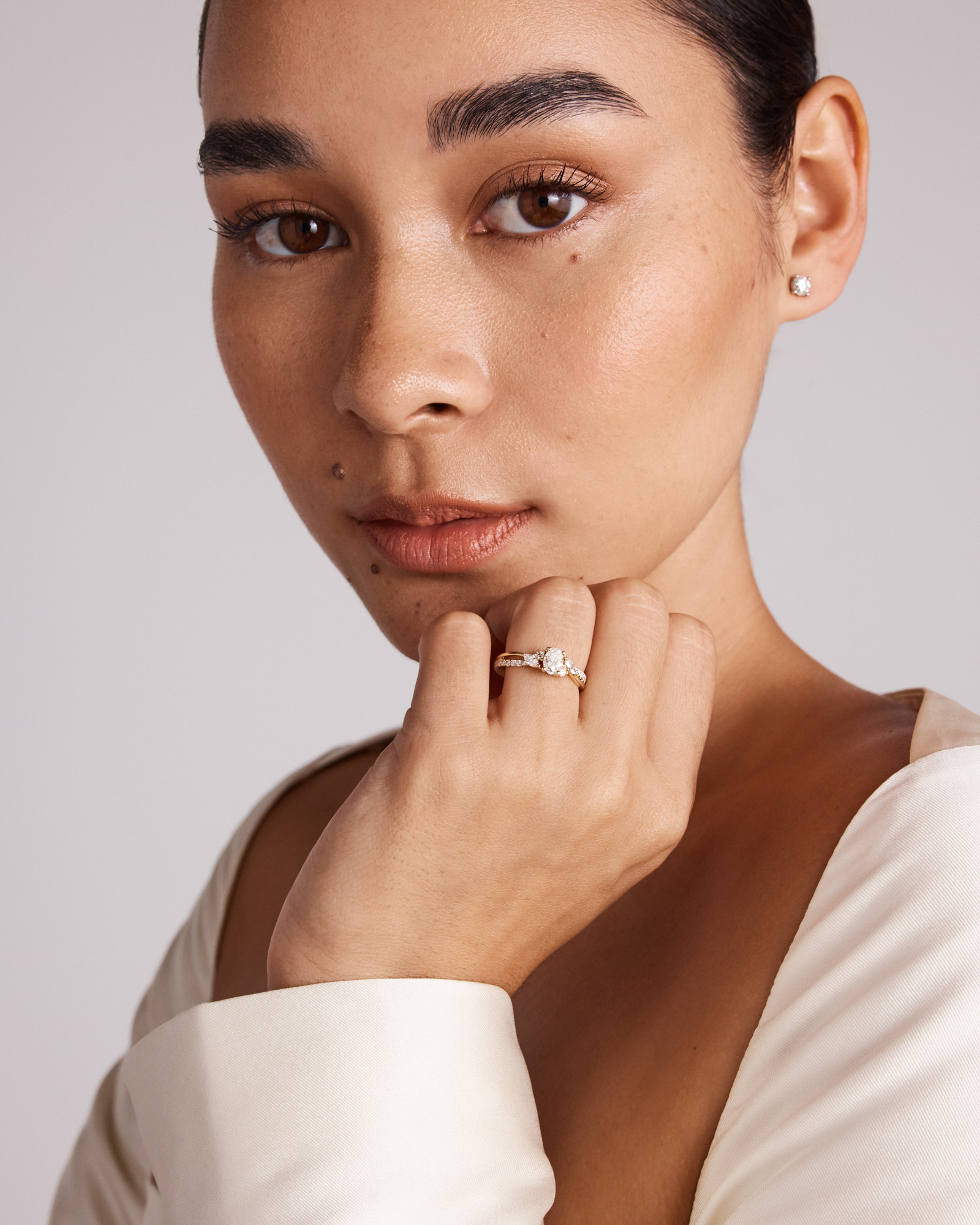 0,83 carat TW bague de fiançailles torsadée avec diamants ovales et marquise en or jaune 14 carats