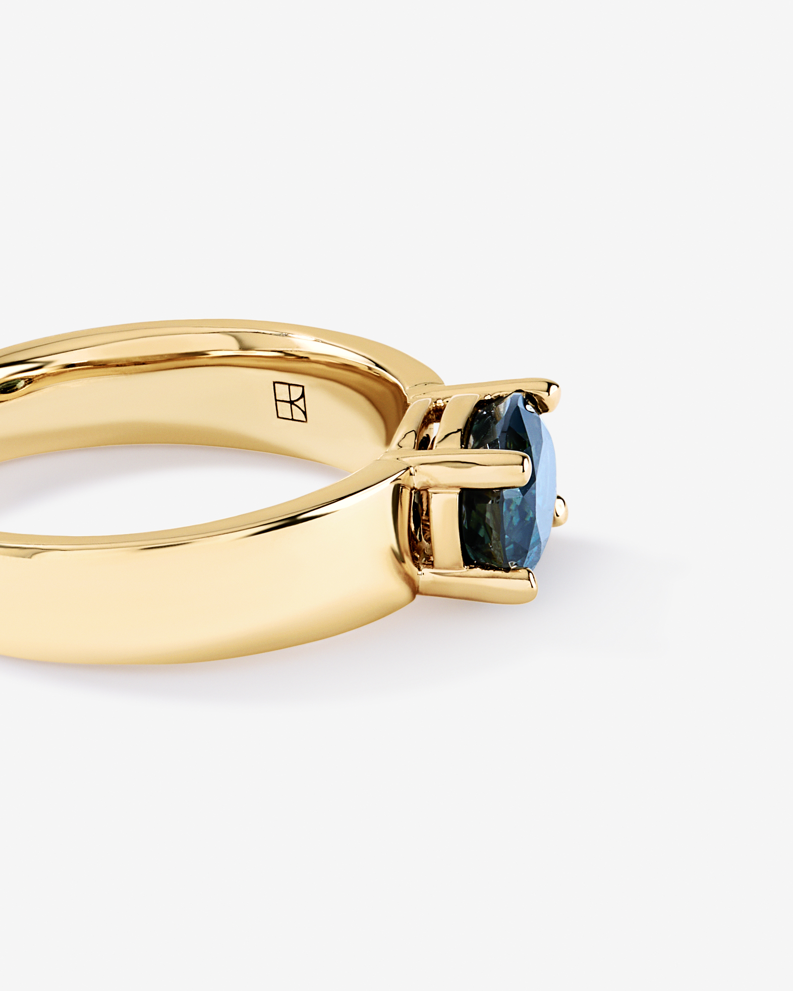 Australian Parti Sapphire East-to-West Set Ring 10kt Yellow Gold