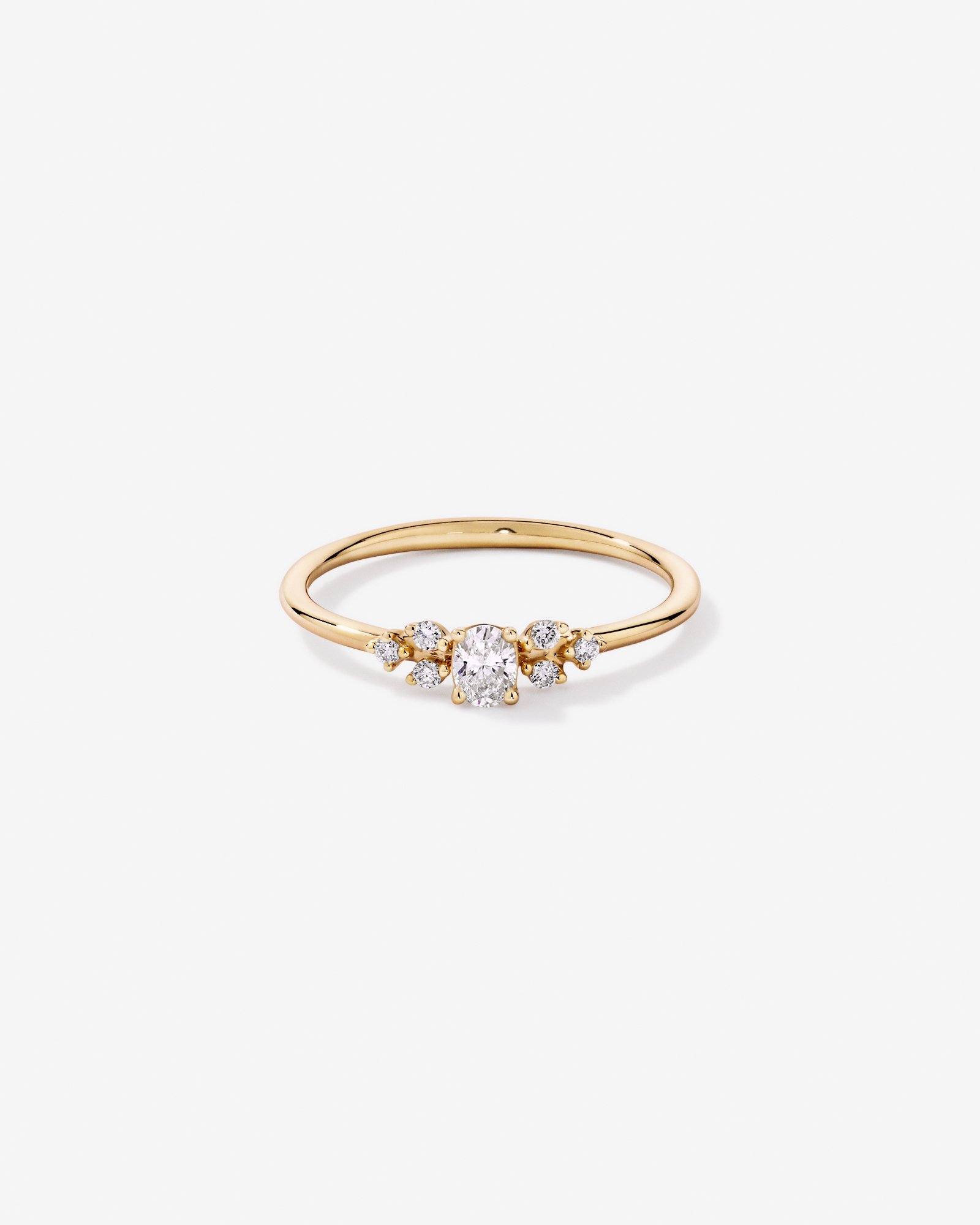 Bague de promesse en or jaune 10 carats avec diamants laboratoire taille ovale et brillant rond (poids total 0,20 carat)