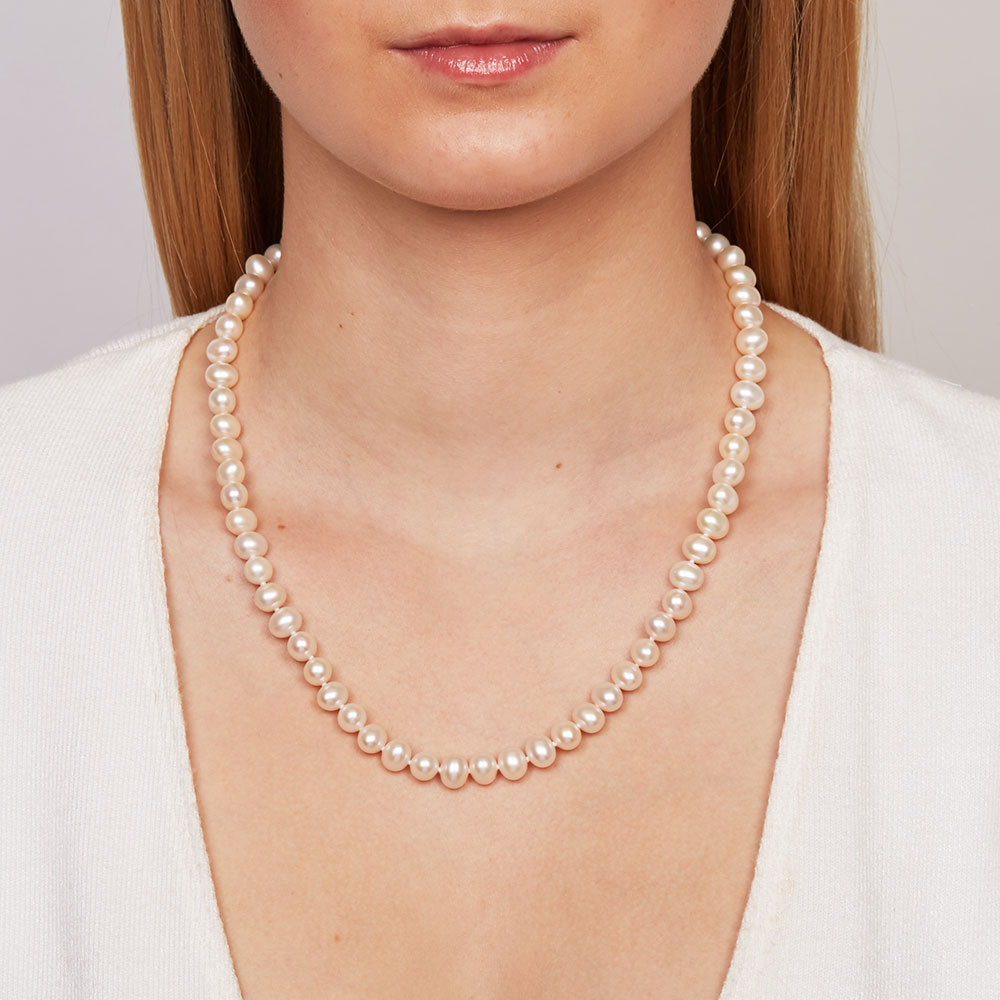 Necklace with Cultured Freshwater Pearl & 10kt Yellow Gold Clasp