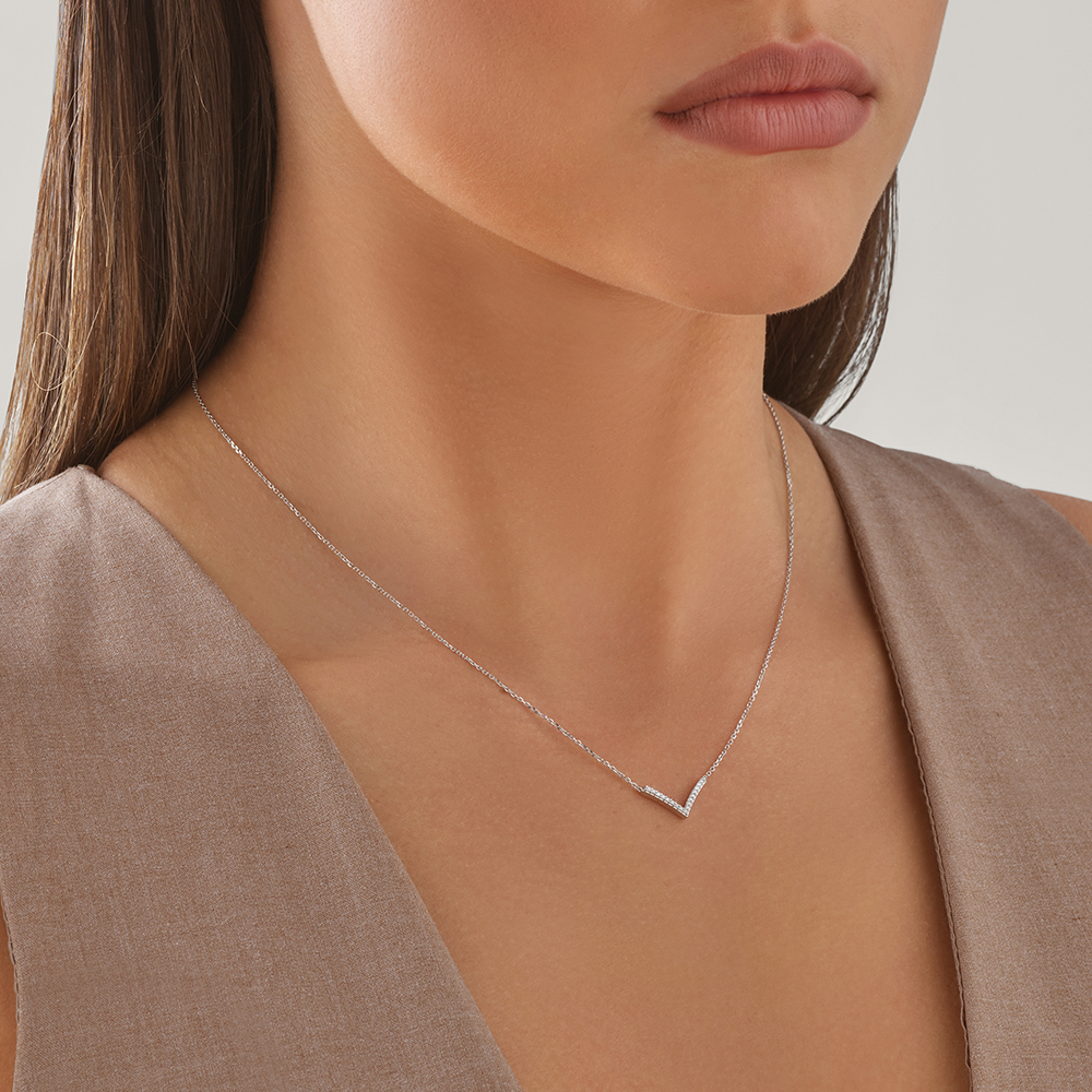 Collier à chevron en argent sterling à diamants totalisant 0,05 ct