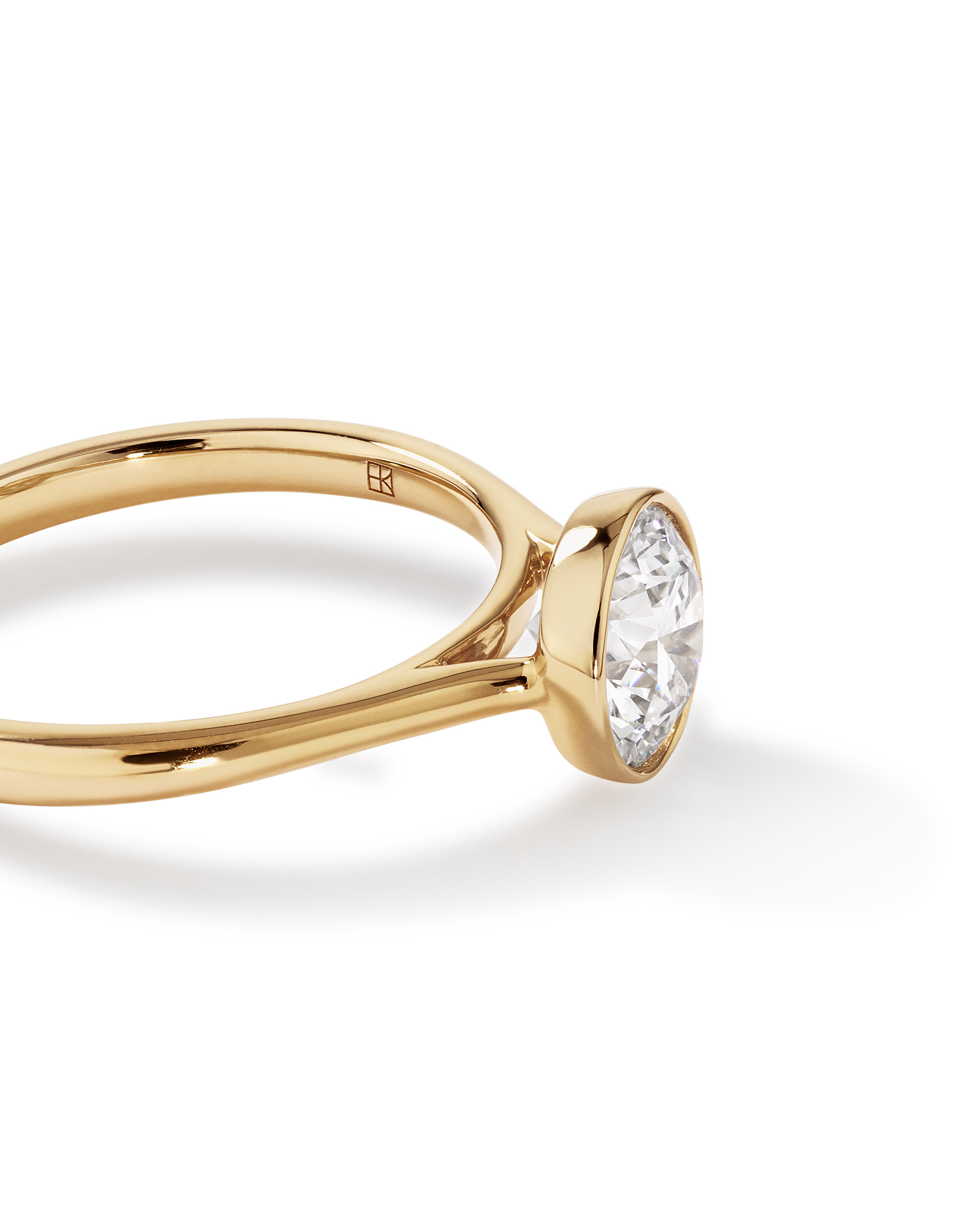 Bague De Fiançailles En Diamant Laboratoire Rond Brillant 1,25 Carat Poids Total, Sertie Dans Un Chaton Or Jaune 14 Carats