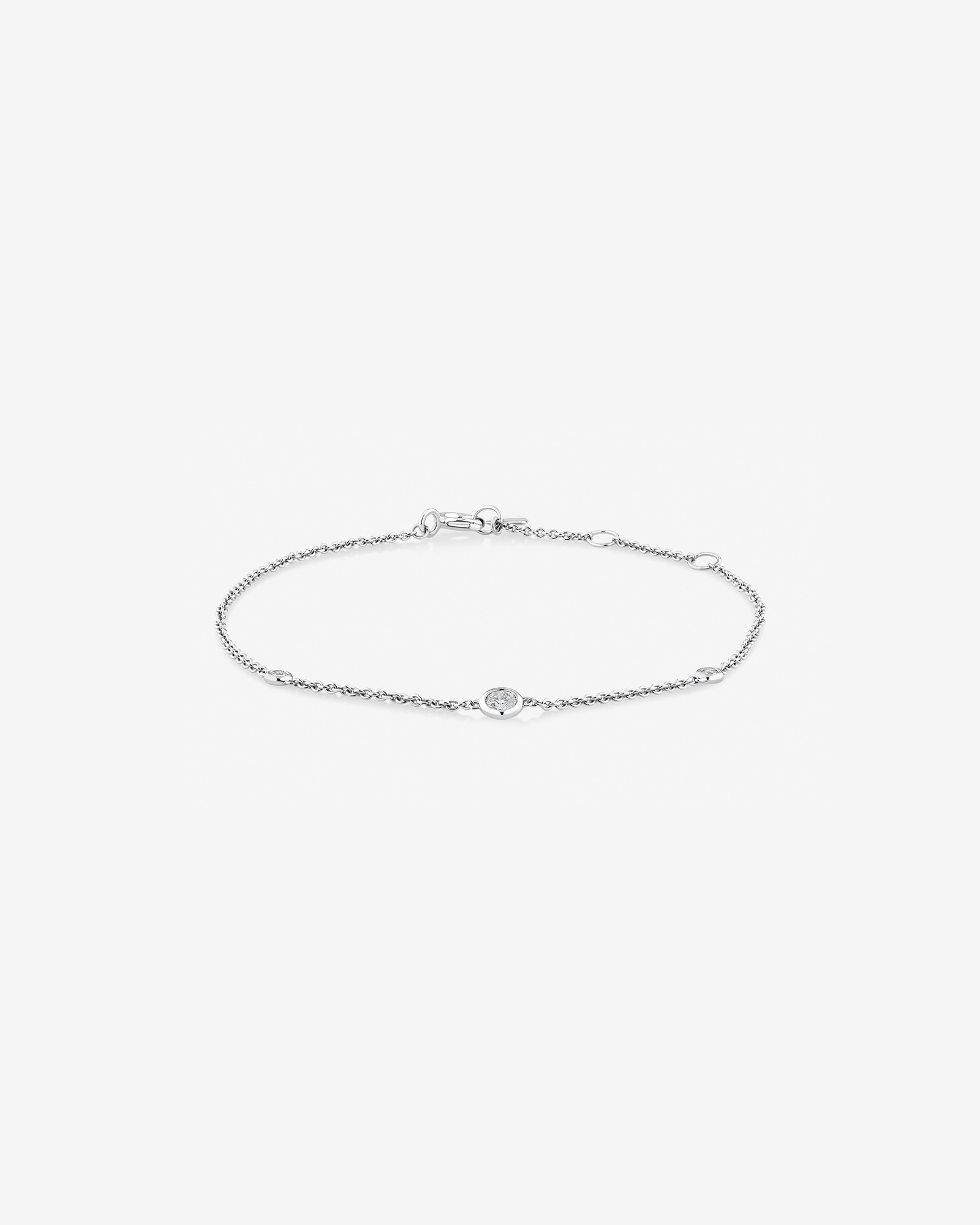 Bracelet en argent sterling avec diamants isolés totalisant 0,10 ct