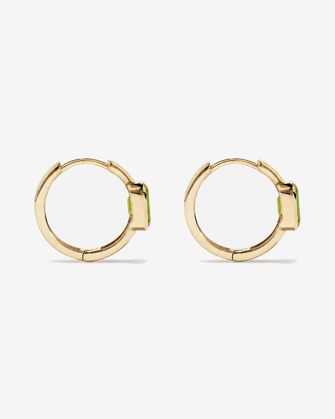Boucles d'oreilles anneaux Péridot serties clos en or jaune 10 ct