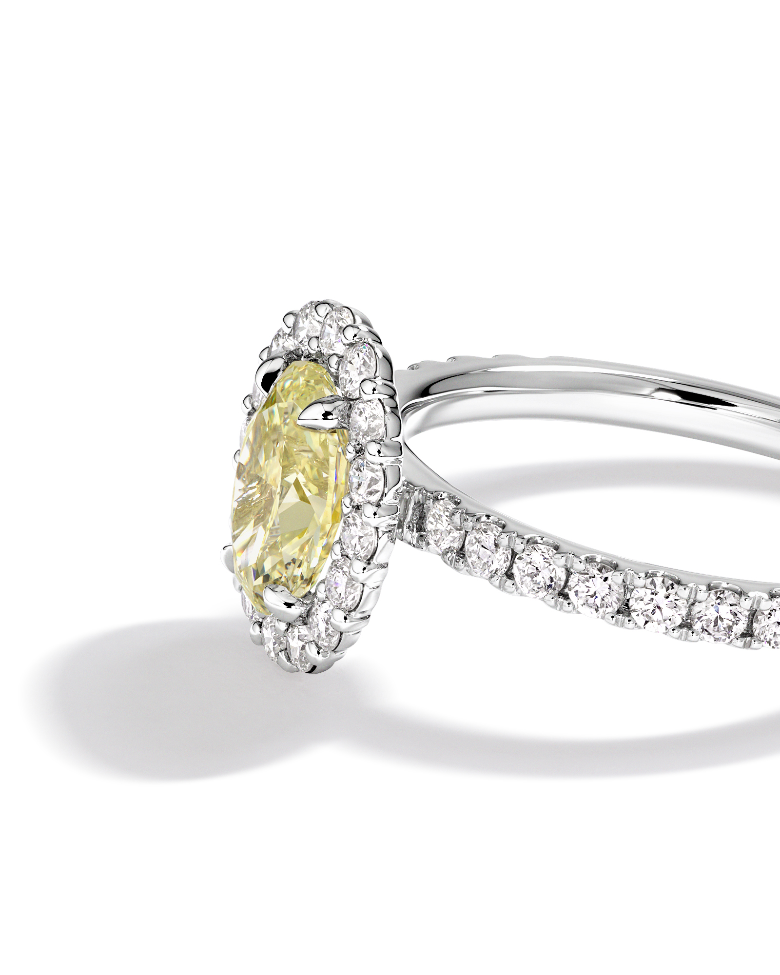 Bague de fiançailles halo en diamant jaune taillé ovale de 1,54 carat TW, en or blanc 14 kt