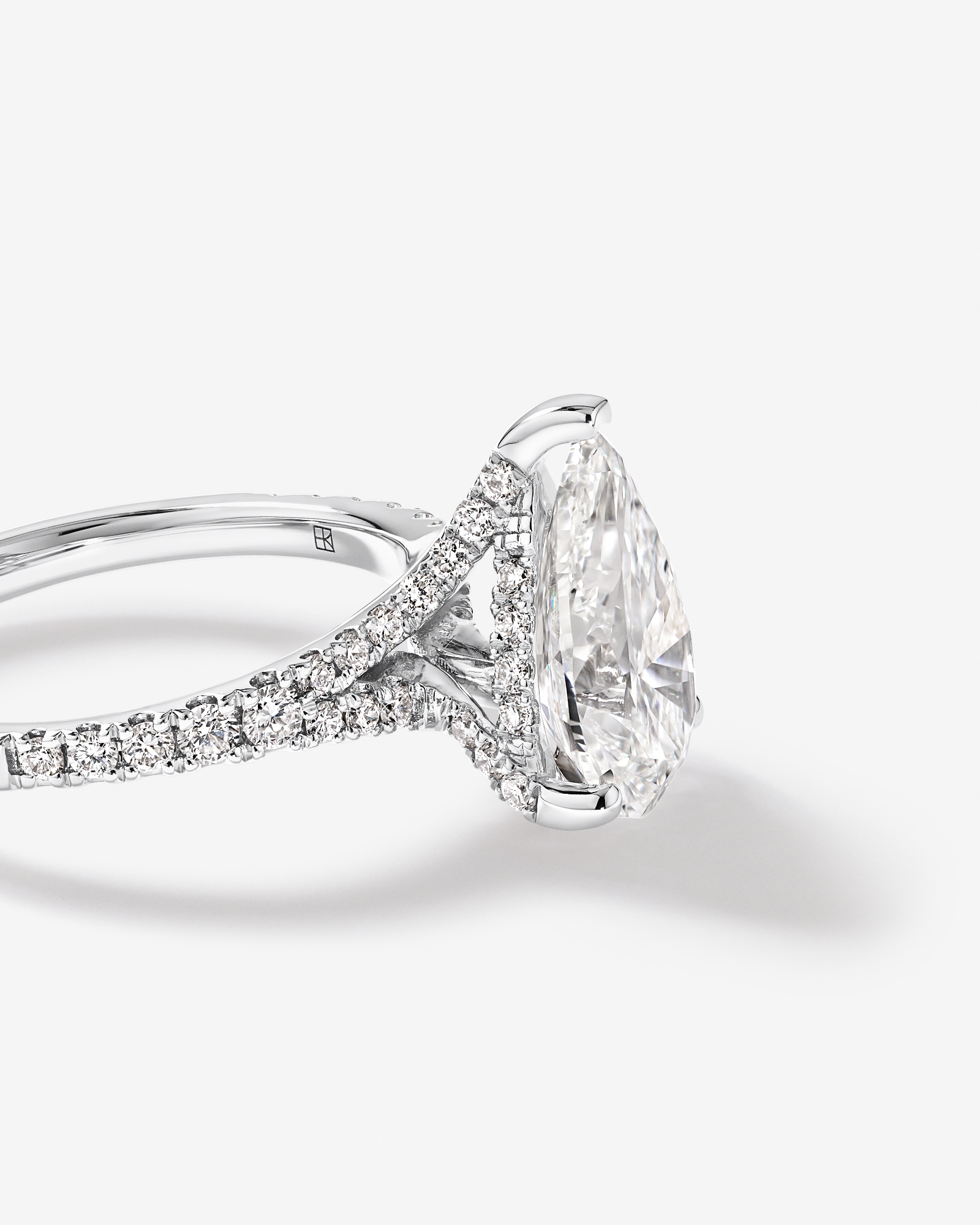 Bague de fiançailles en diamant taillé poire 3,50 carats or blanc 18 taillée