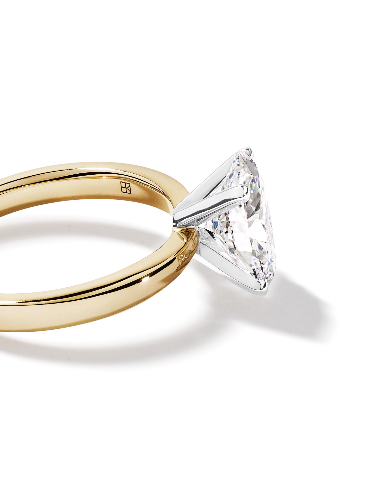 Bague de fiançailles solitaire en or jaune et blanc 14 carats, taille ovale, diamant synthèse 2,00 carats