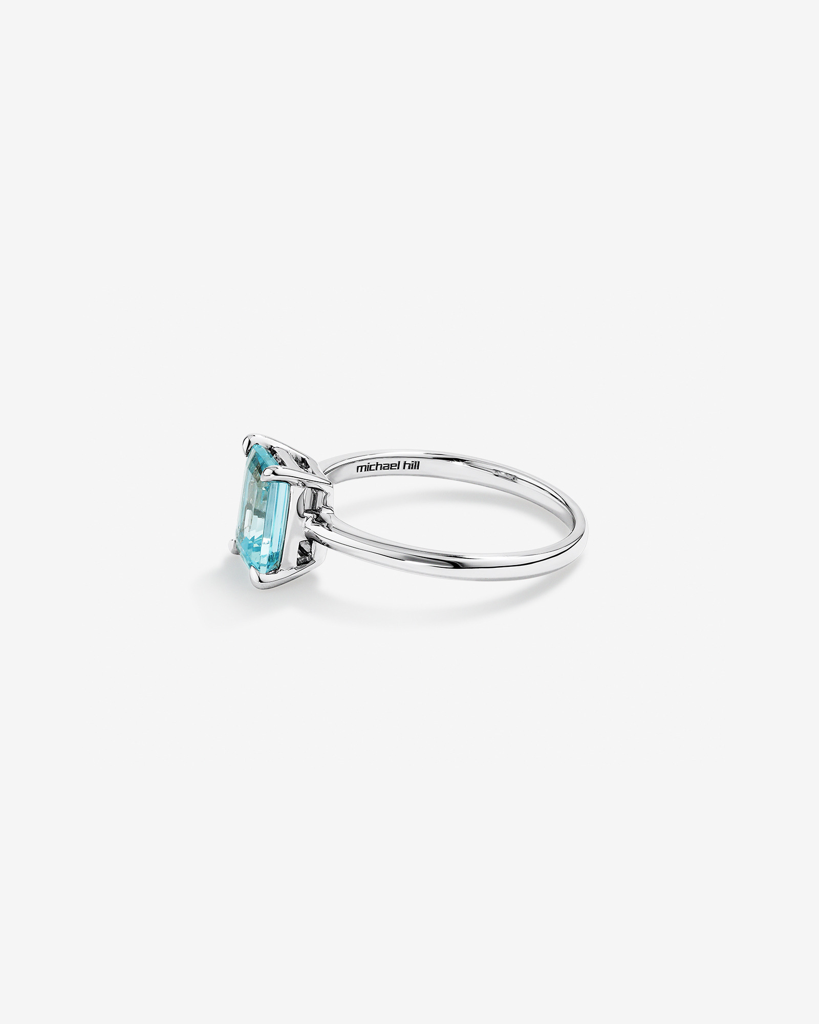 Ring with Aquamarine in 10kt White Gold